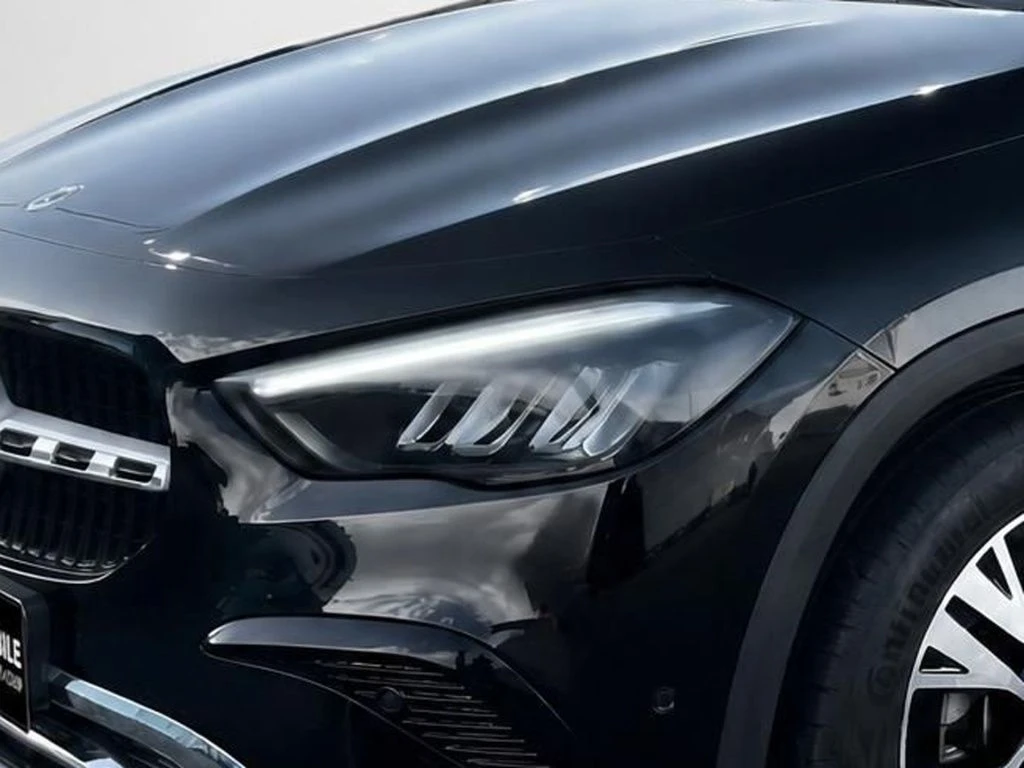 Mercedes-Benz-GLA 200 d-image-4