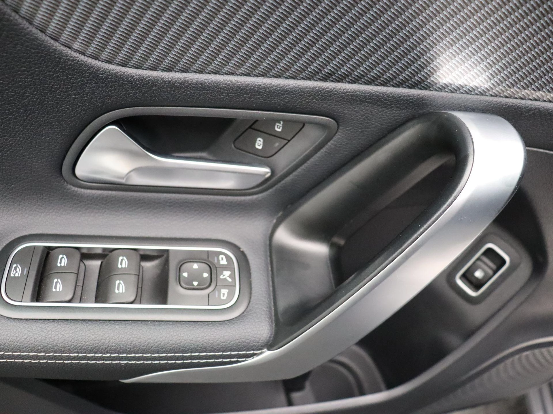 Mercedes-Benz Classe A 250 e Business Line + CARPLAY + LED + CAMERA +