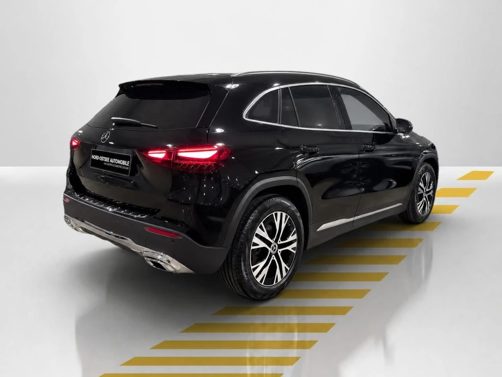 Mercedes-Benz-GLA 200-image-14