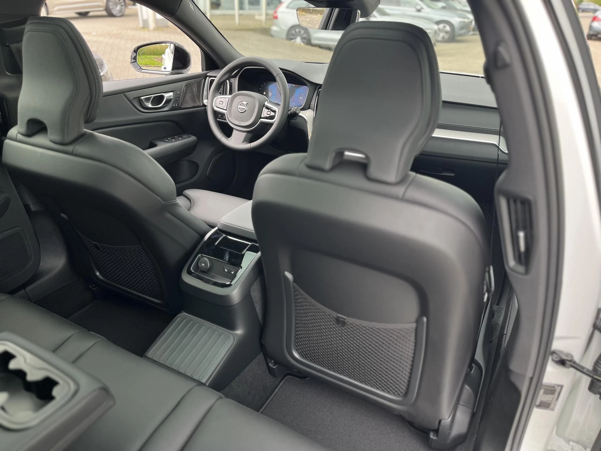 Volvo V60 T8 Plug-in hybrid AWD Ultra Dark
