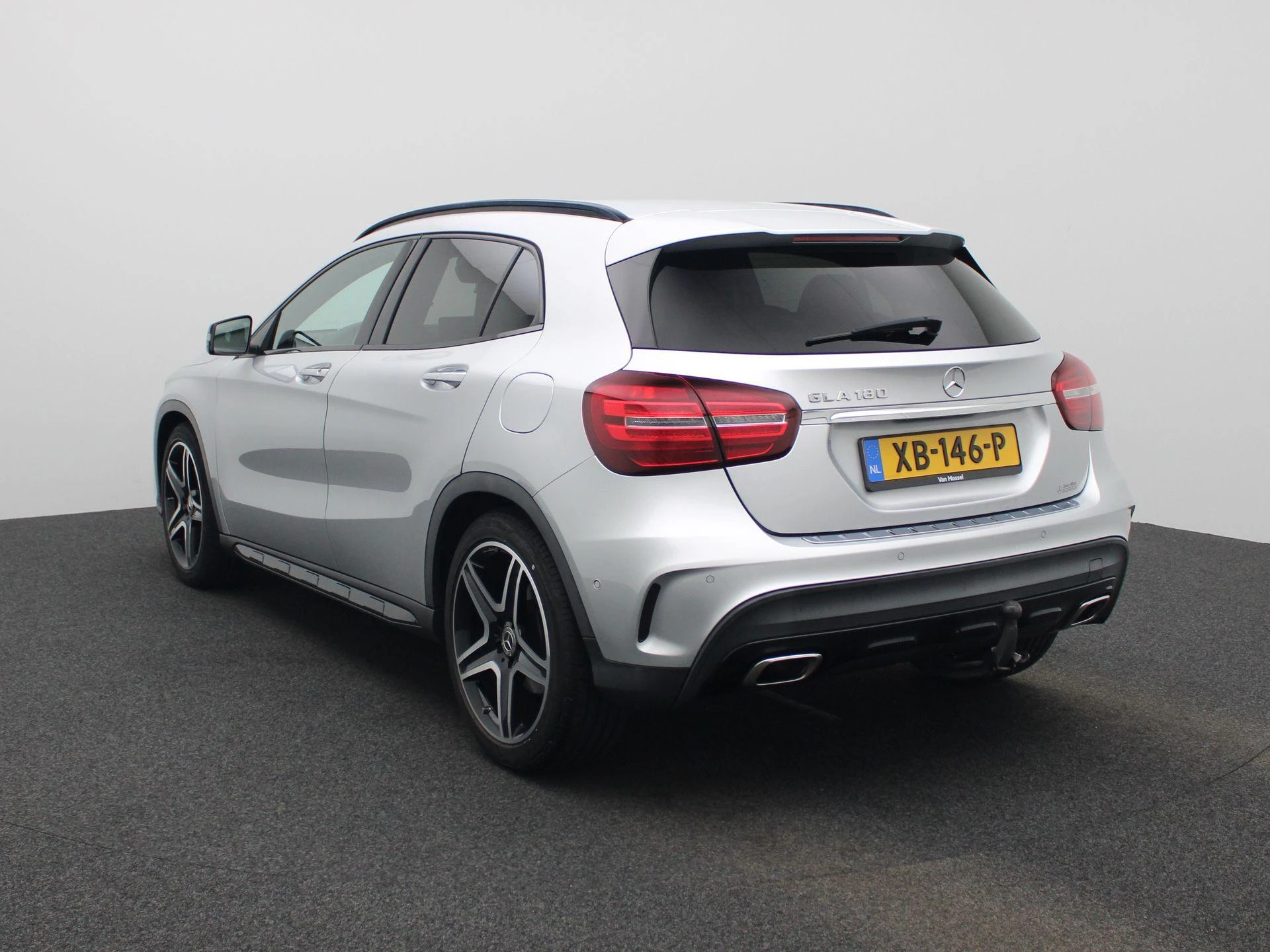 Mercedes-Benz-GLA-image-1