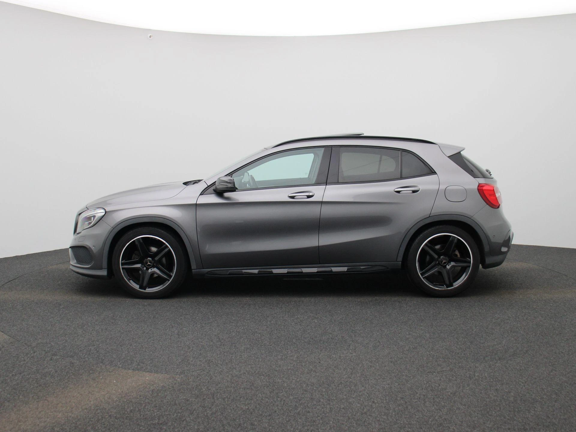 Mercedes-Benz-GLA-image-3