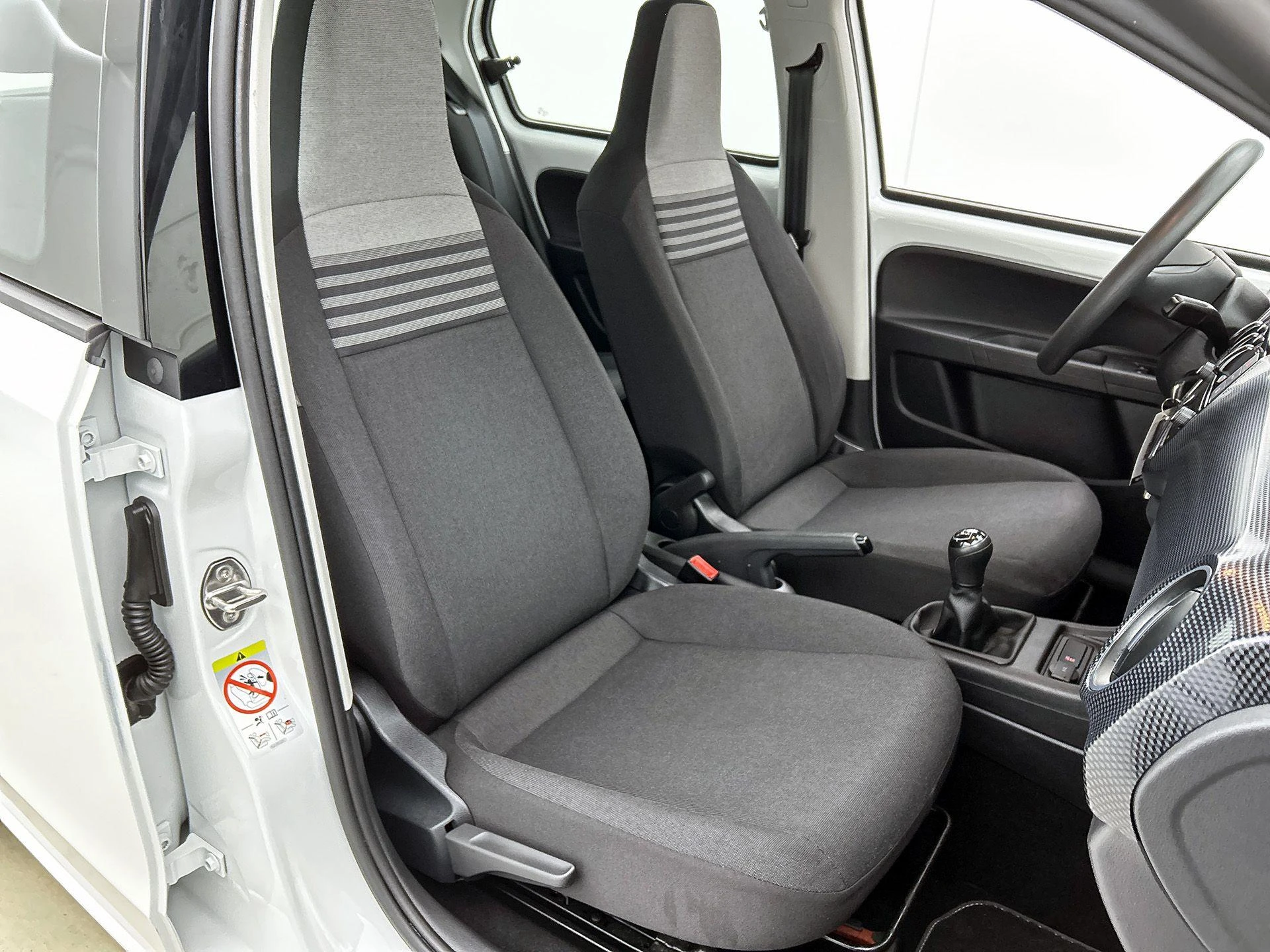 Volkswagen-up!-image-19