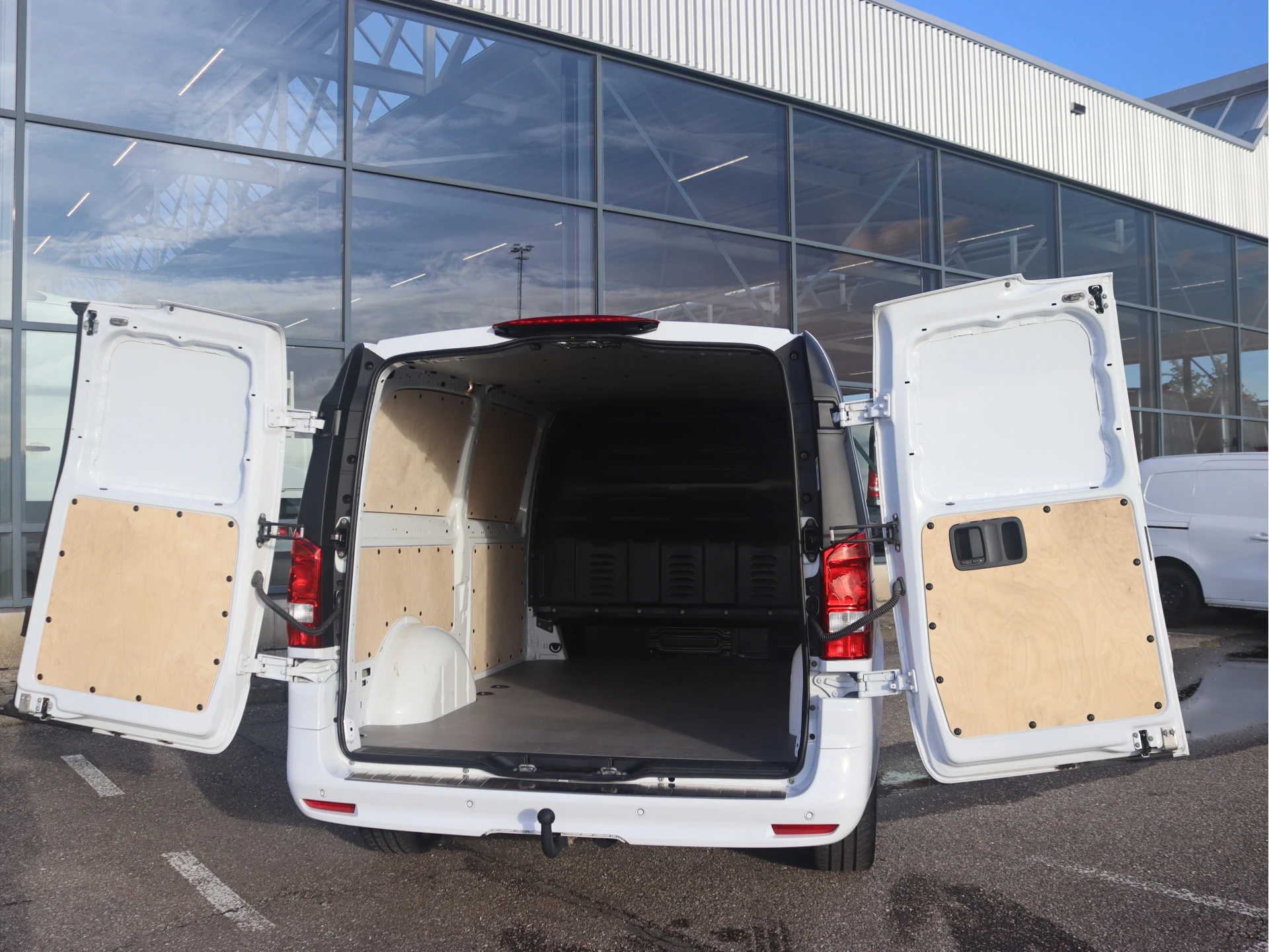 Mercedes-Benz-Vito-image-2