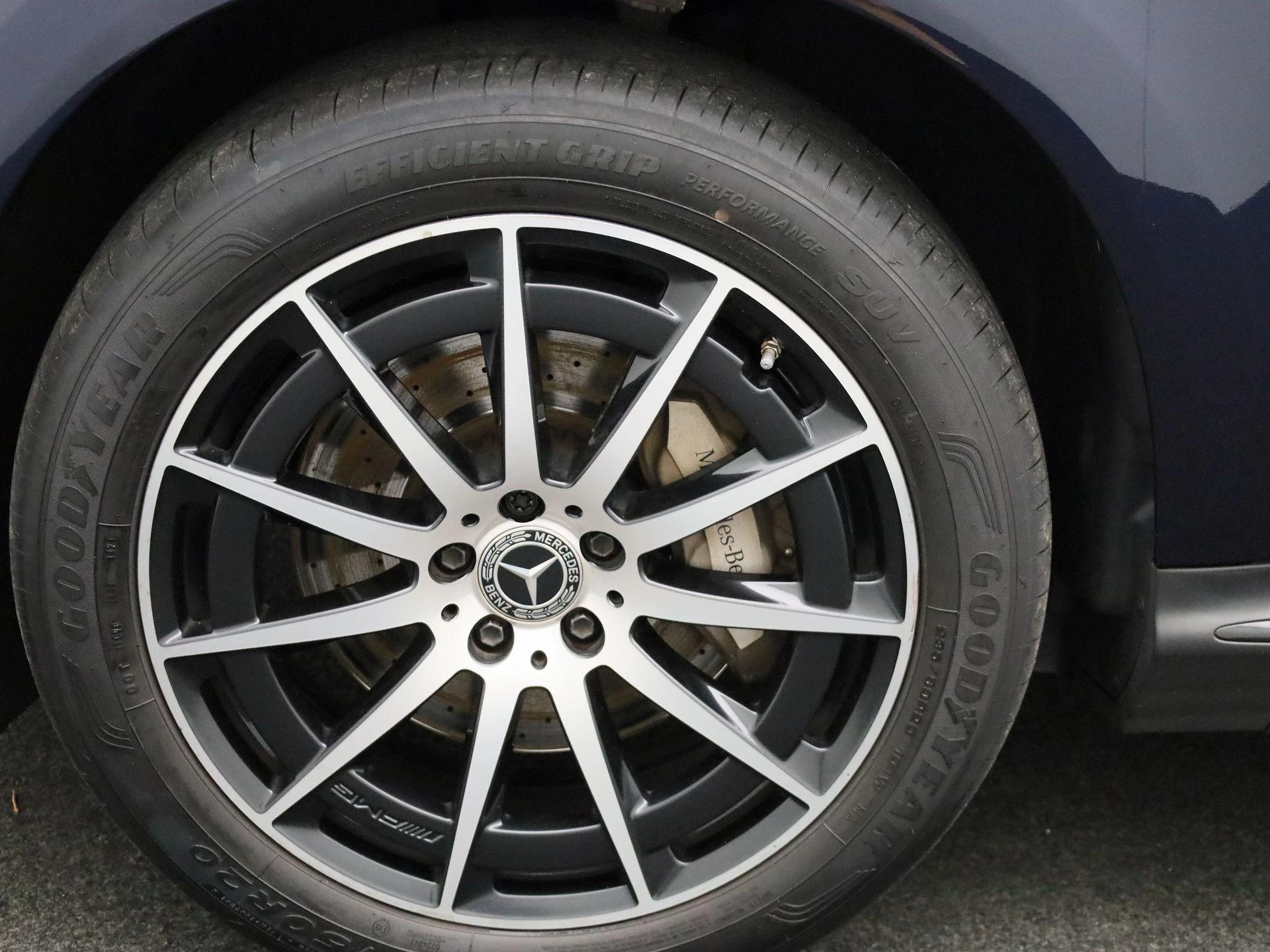 Mercedes-Benz-EQC-image-11