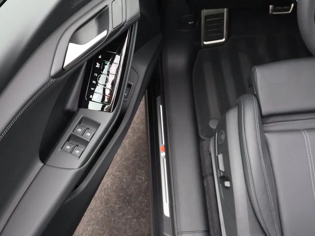 Audi Q6 e-tron Audi Q6 SUV Corporate S performance *ENKEL VOORSTEL VOOR PROFFESIONELEN*