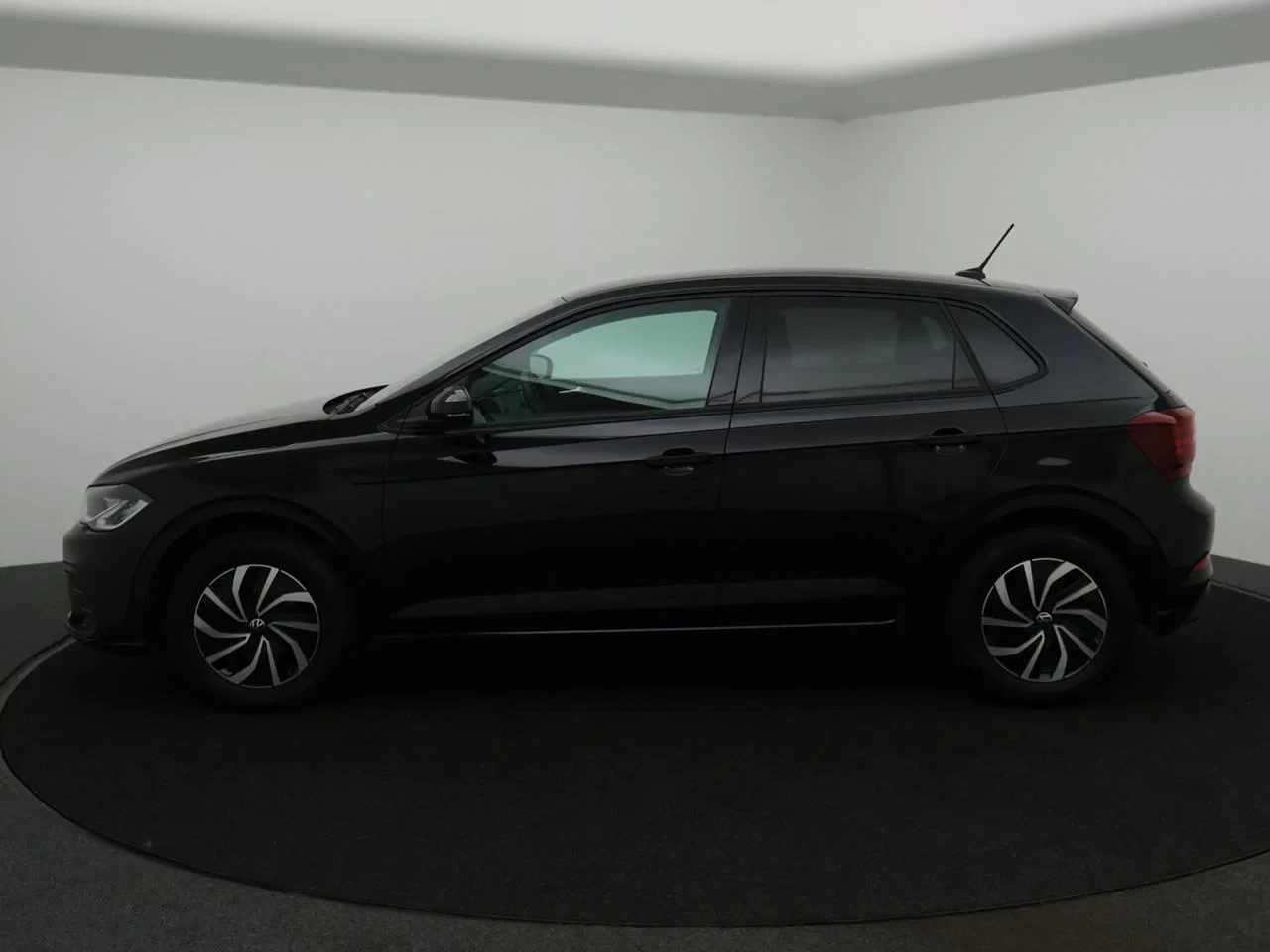 Volkswagen-Polo-image-6