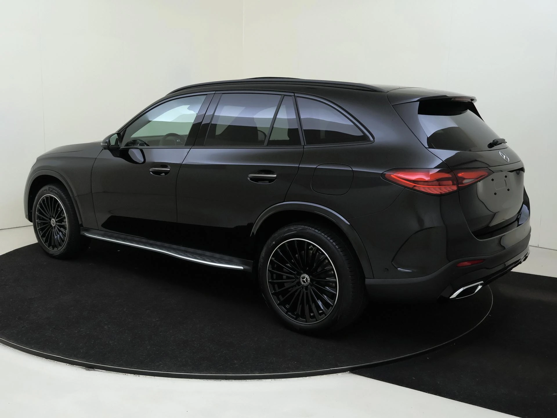 Mercedes-Benz-GLC-image-2