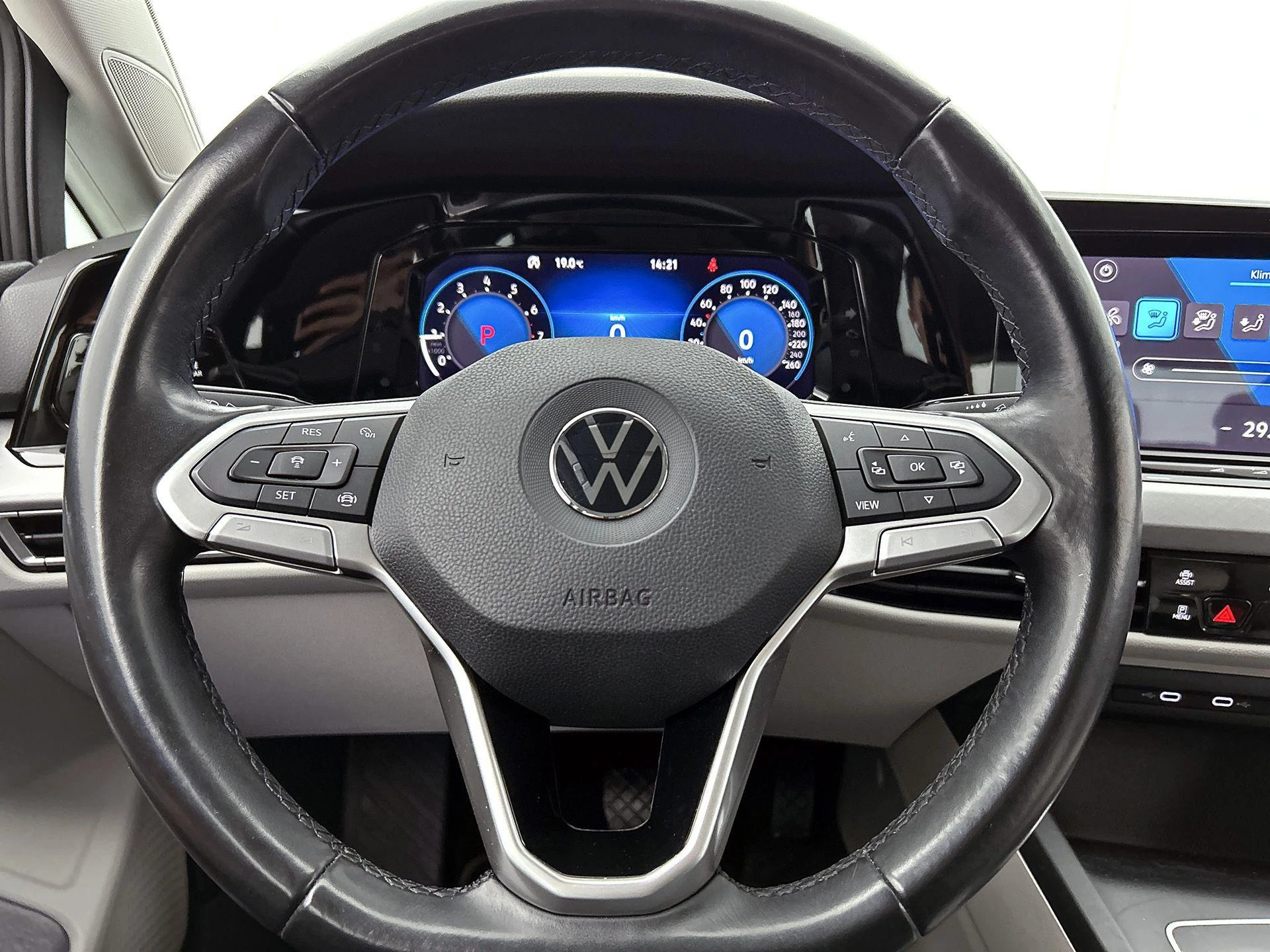 Volkswagen-Golf-image-30