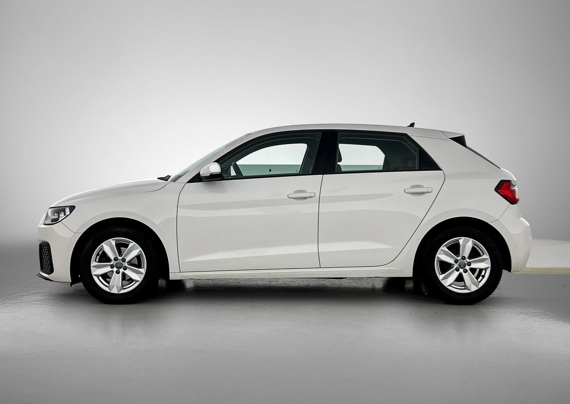 Audi-A1 Sportback-image-1