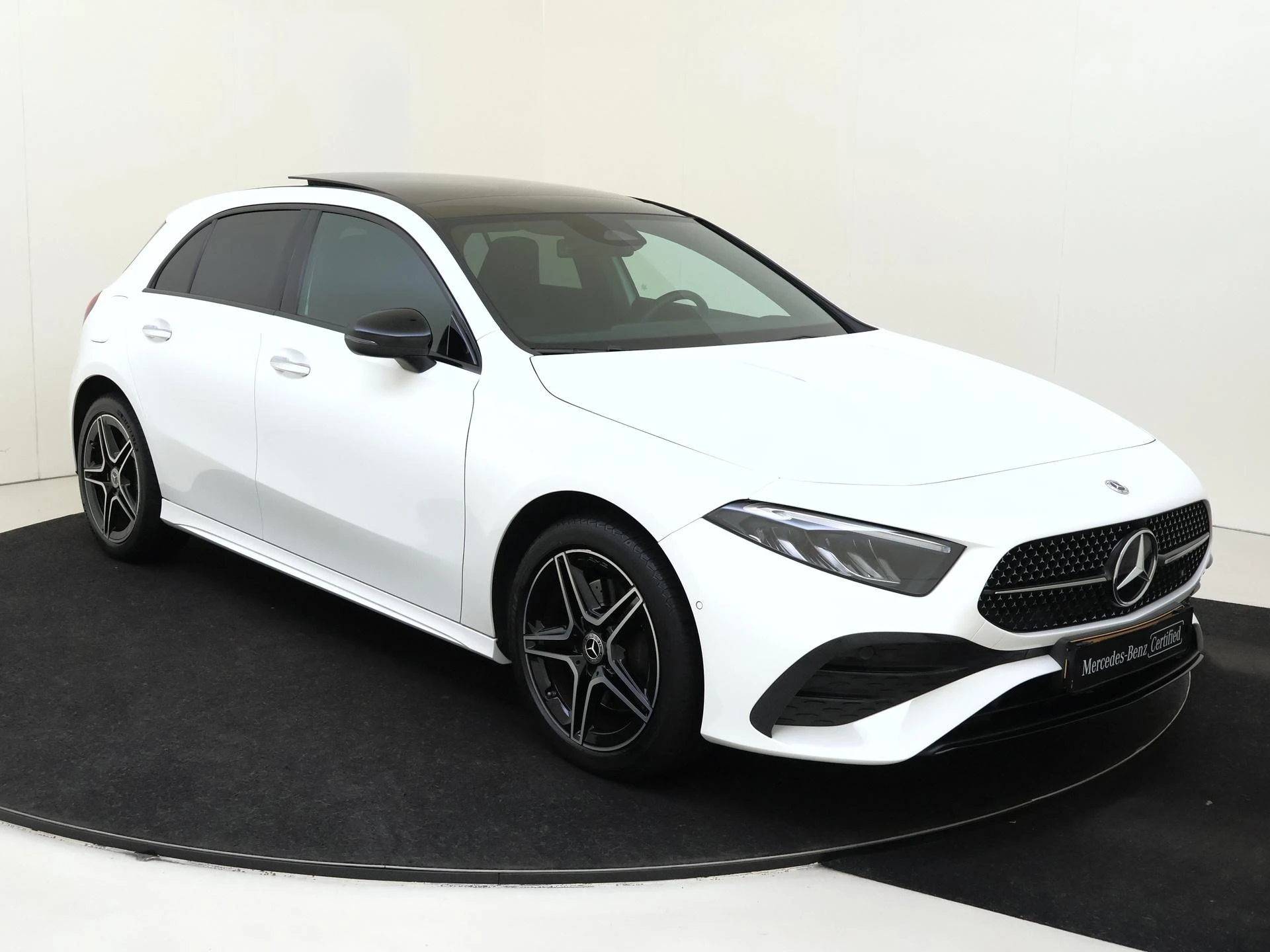 Mercedes-Benz-A-Klasse-image-1