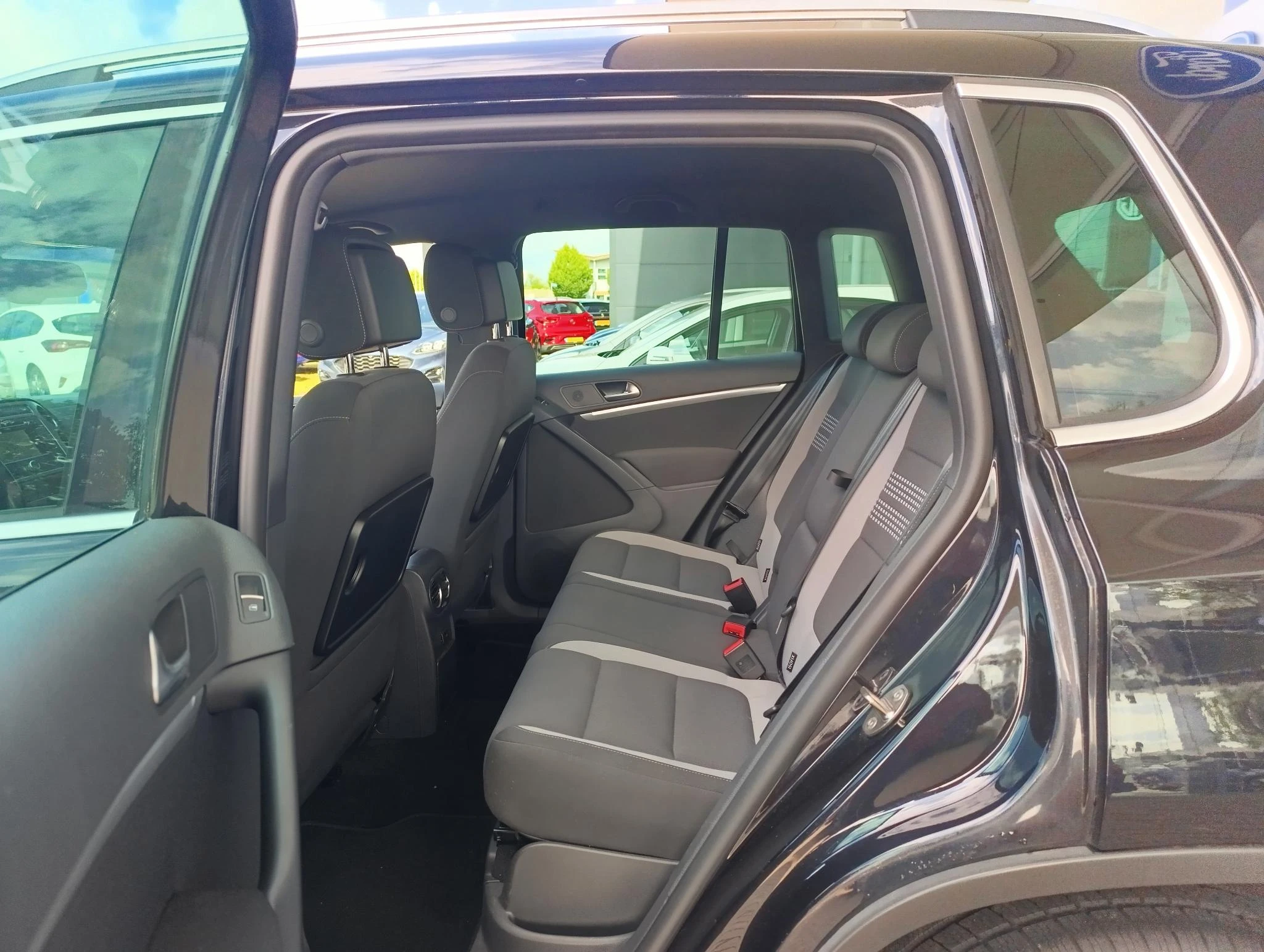 Volkswagen-Tiguan-image-11