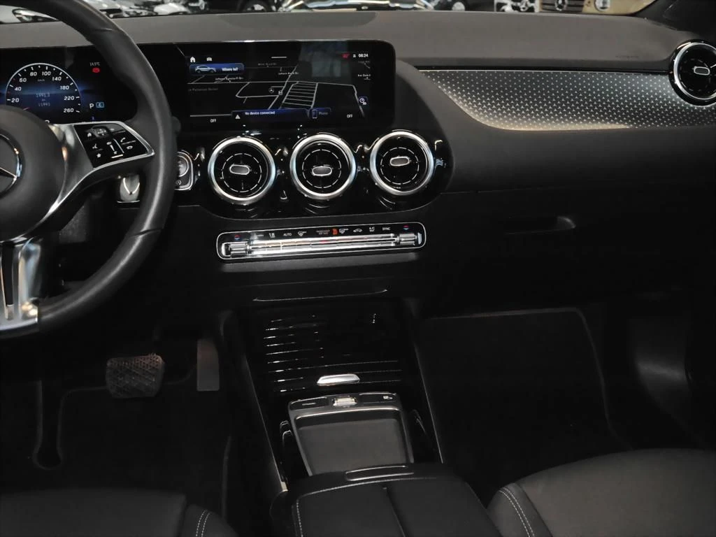 Mercedes-Benz-GLA 200 d-image-10