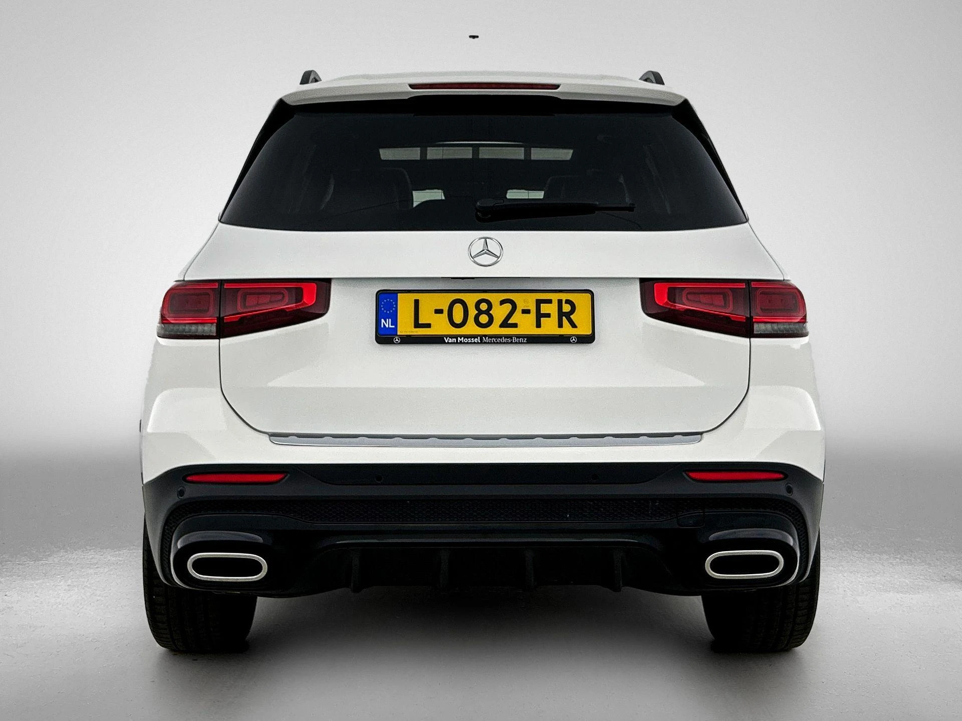 Mercedes-Benz-GLB-image-2