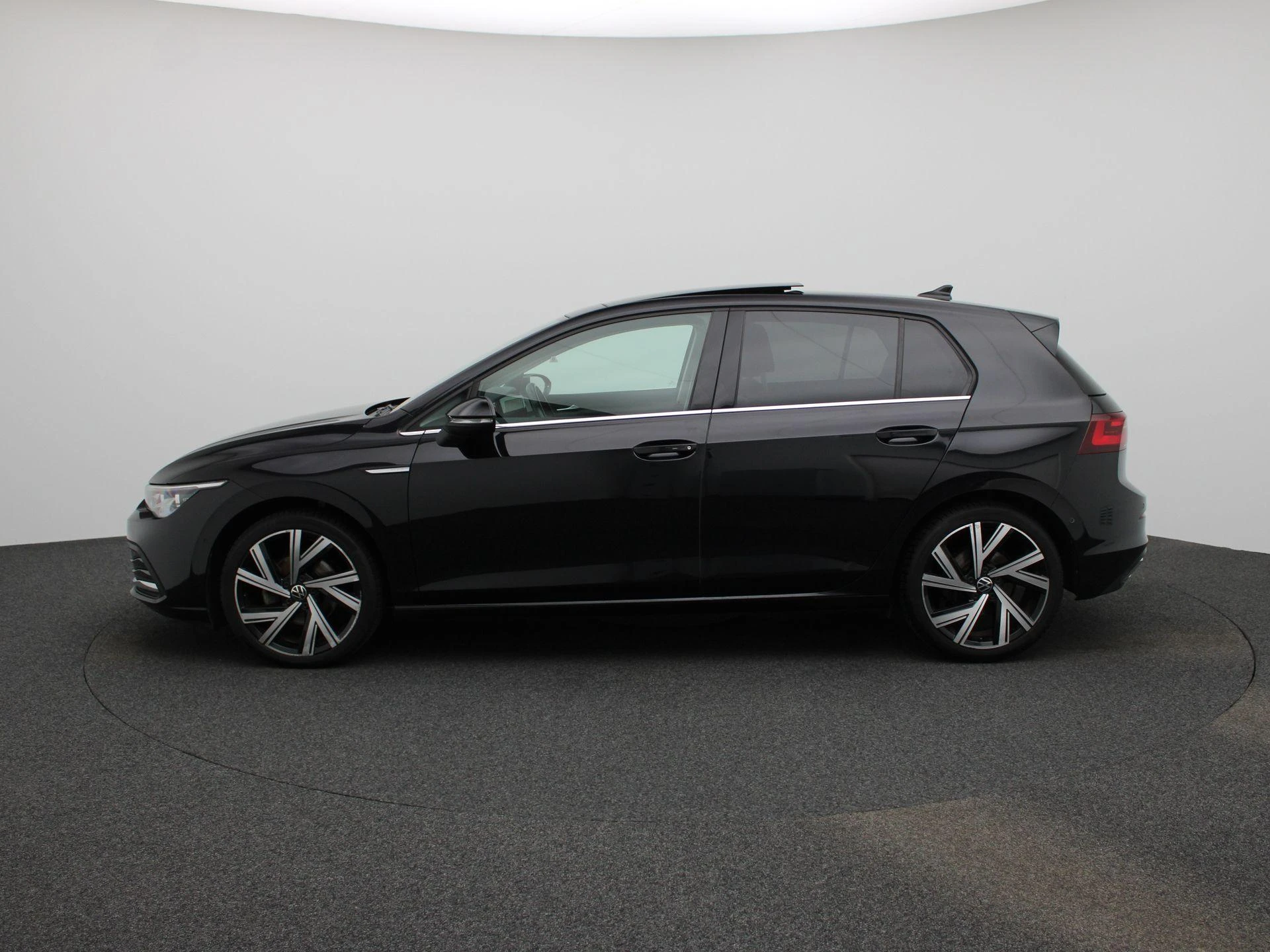 Volkswagen-Golf-image-3
