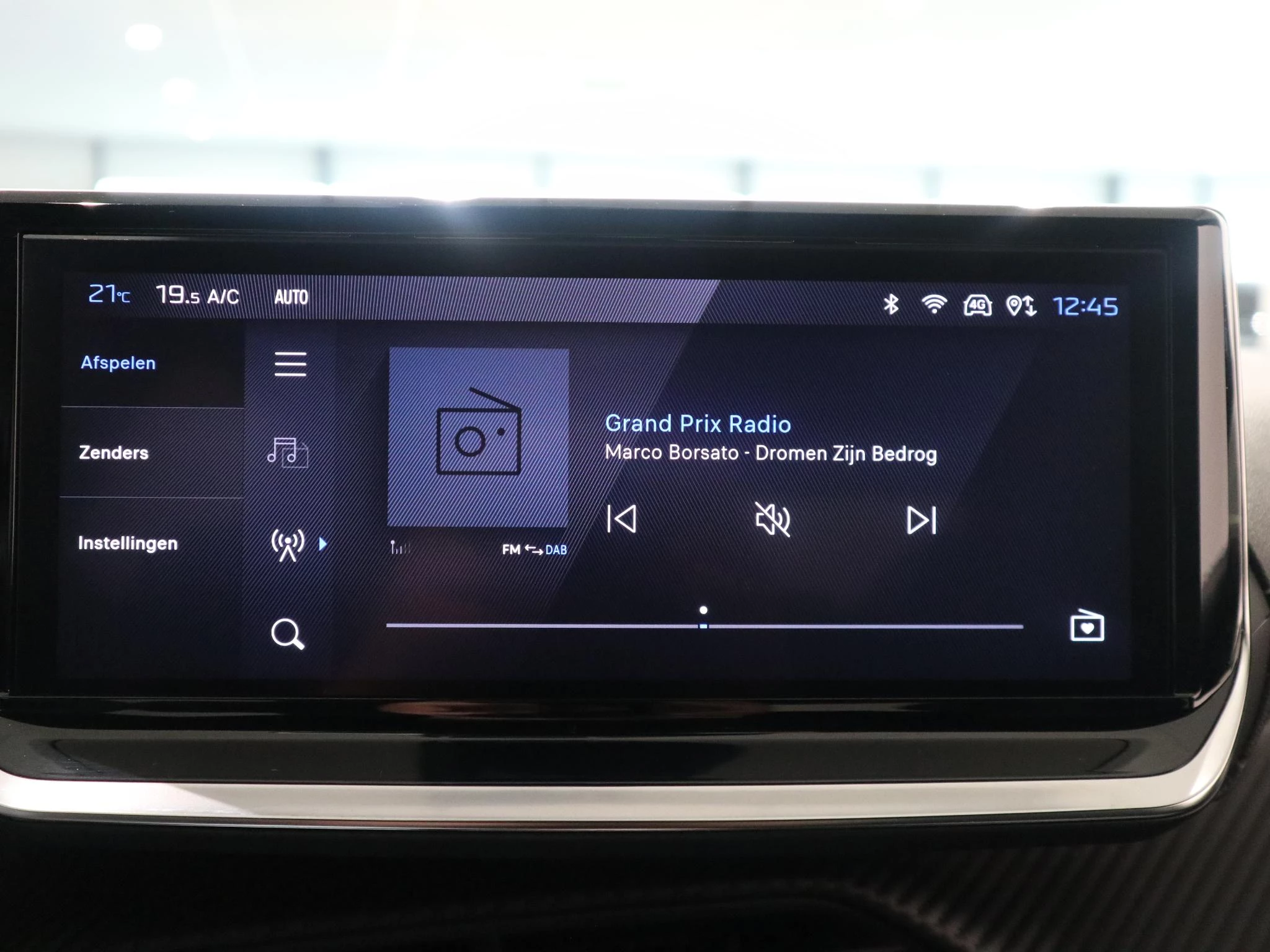 Peugeot-208-image-11