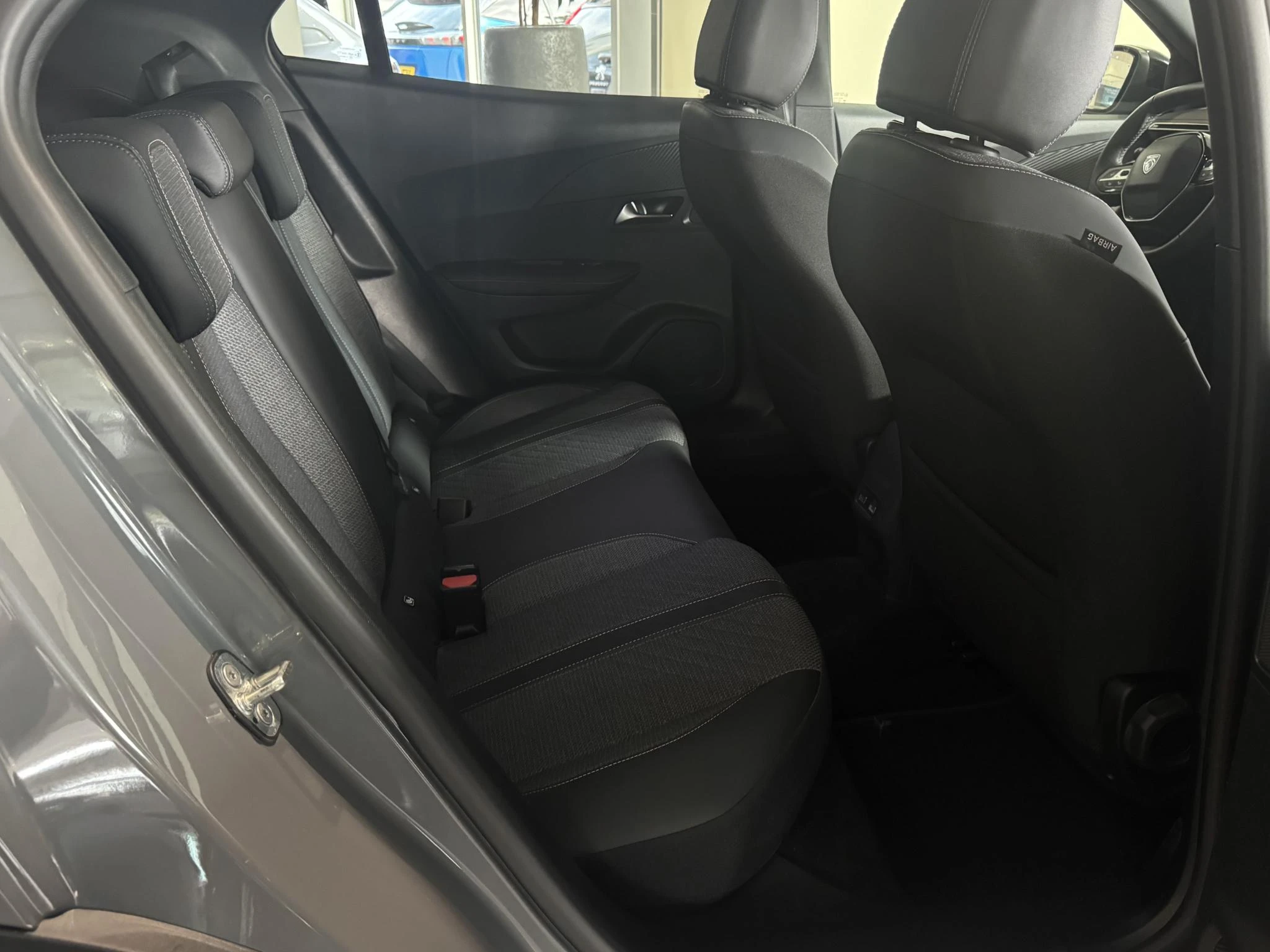 Peugeot e-2008 EV Allure Avantage 54 kWh