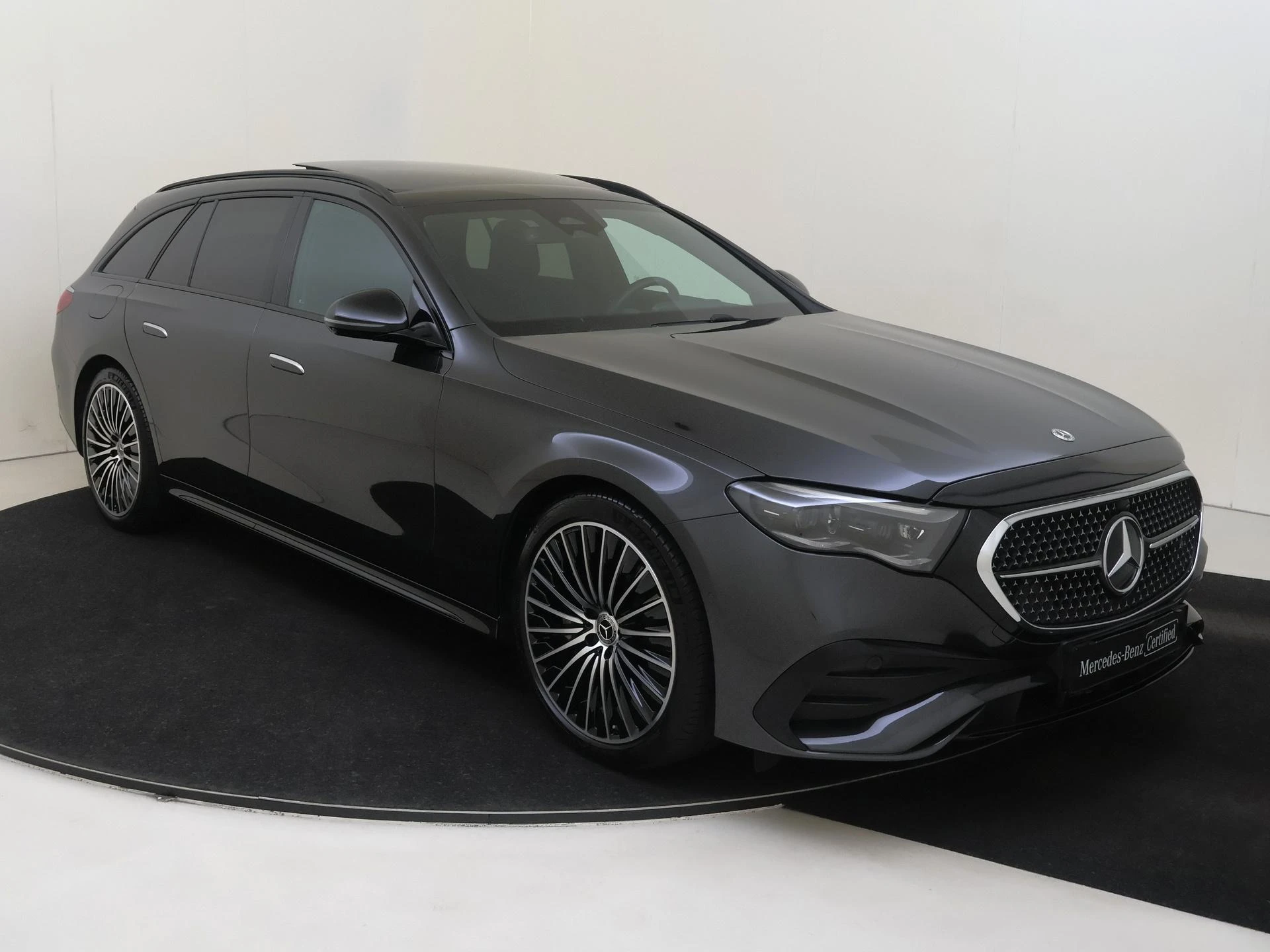 Mercedes-Benz-E-Klasse-image-3