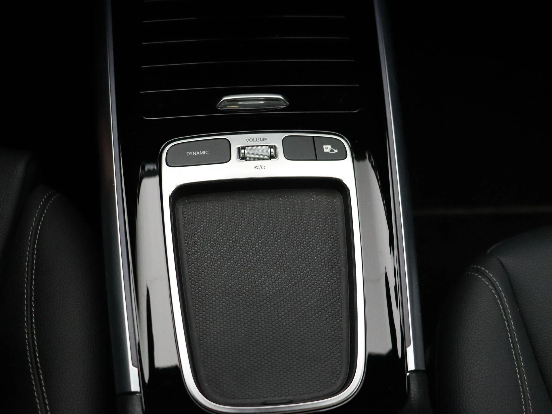 Mercedes-Benz-EQA-image-23