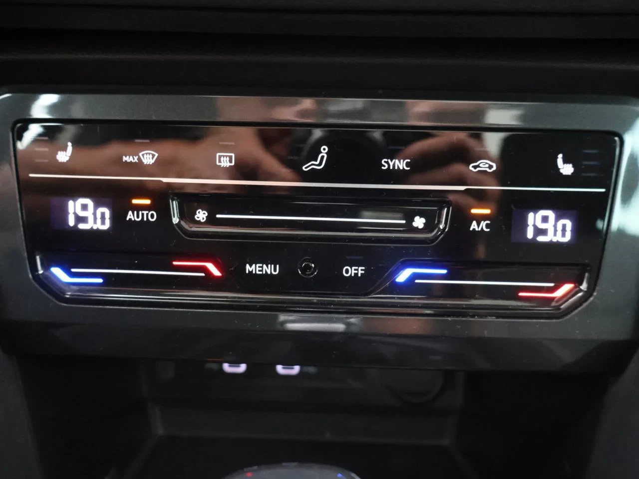 Volkswagen-Tiguan-image-13