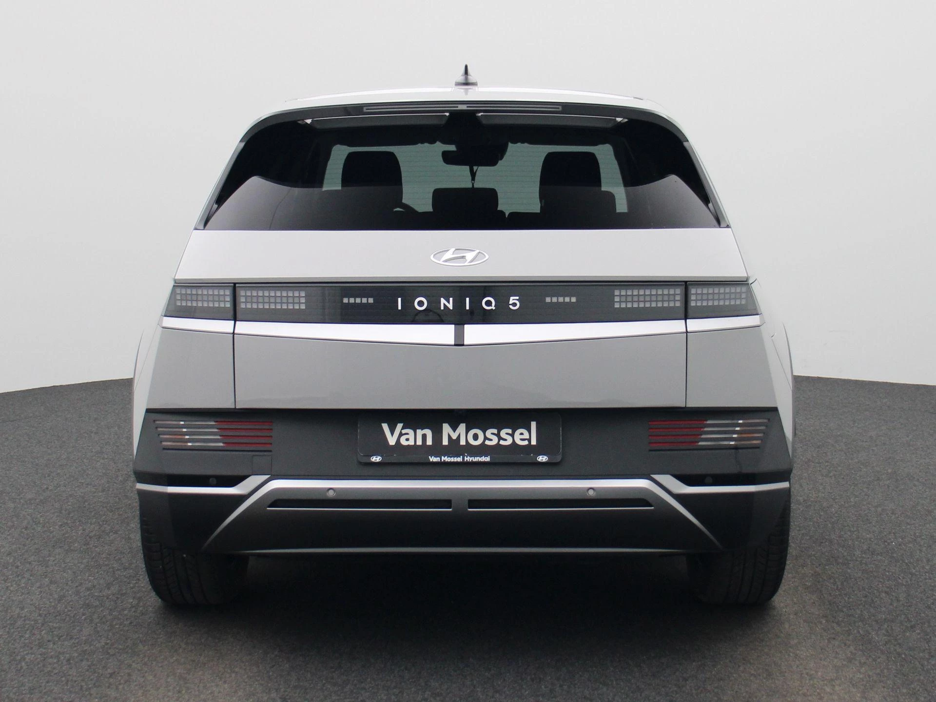 Hyundai-IONIQ 5-image-4