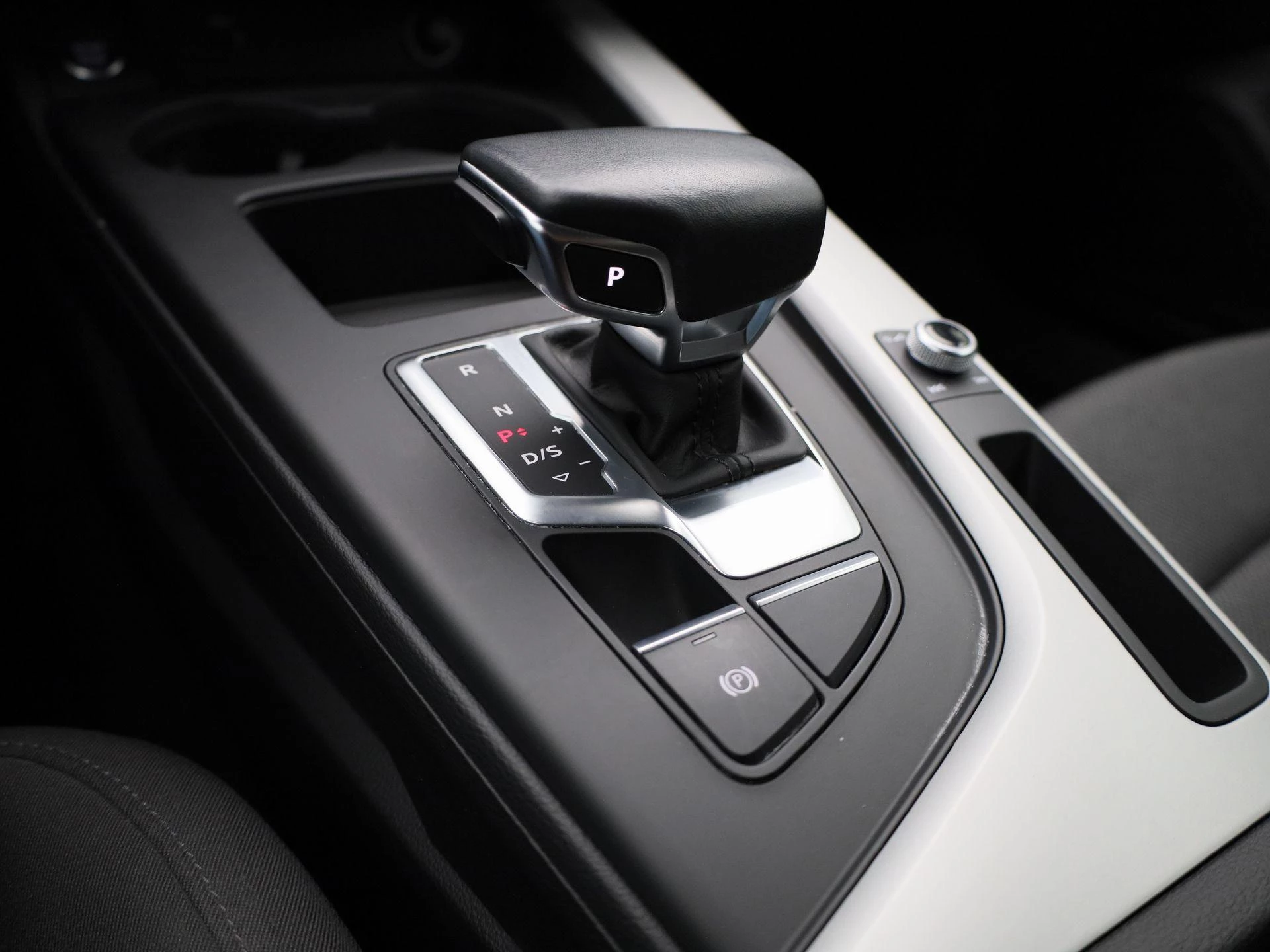 Audi A4 2.0 30 TDi 100kW S tronic Attraction B.E