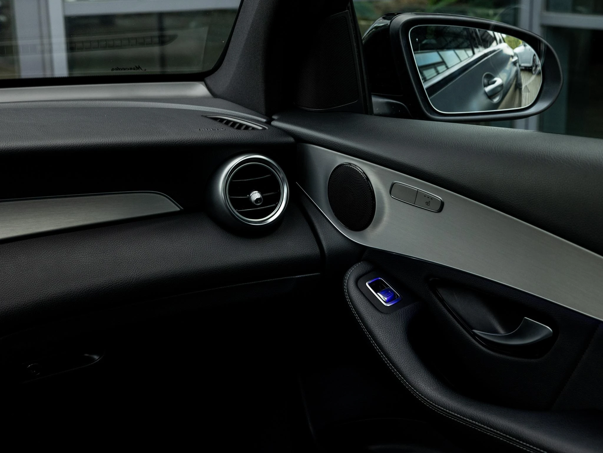 Mercedes-Benz-GLC-image-30