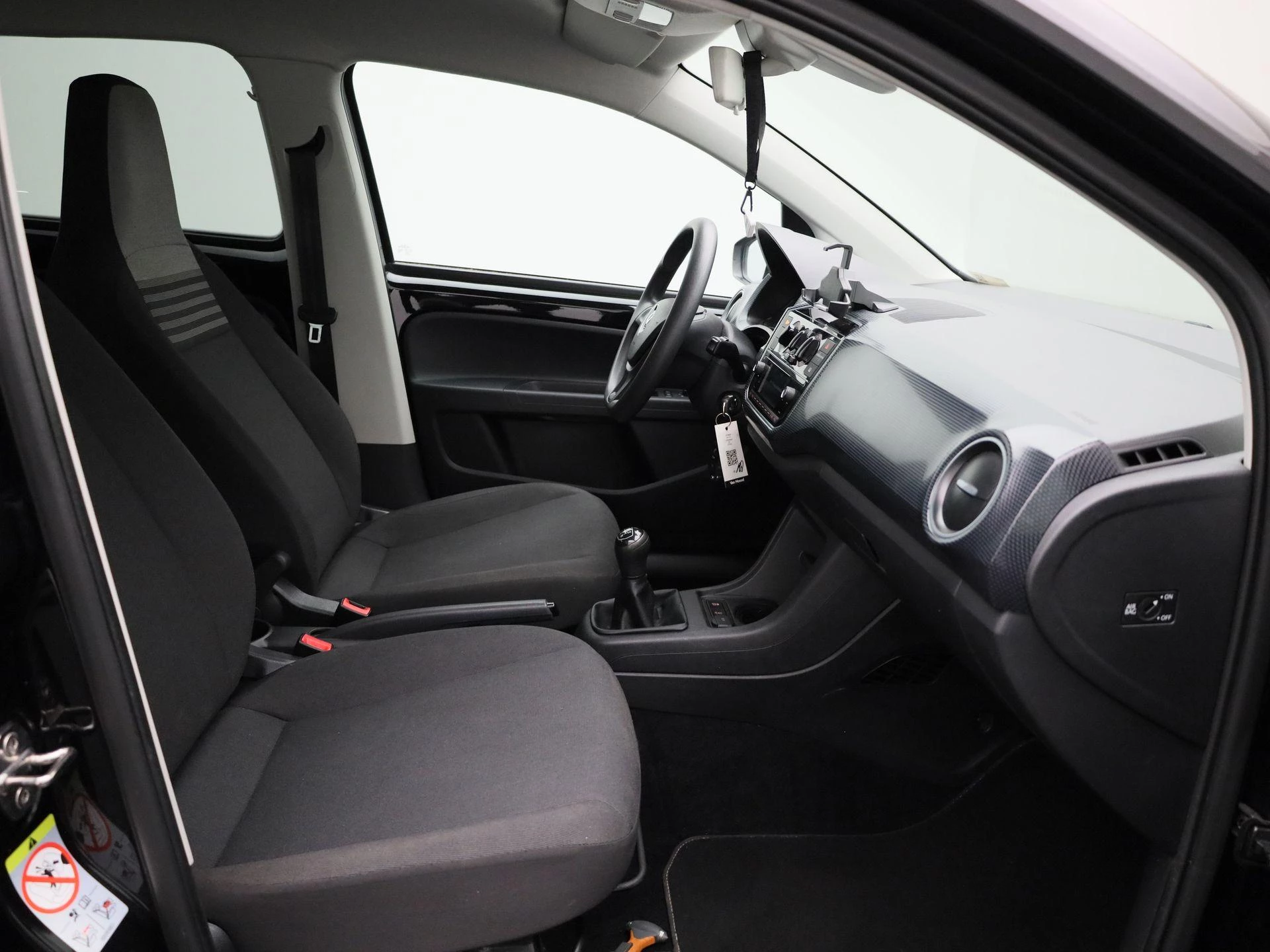 Volkswagen-up!-image-22