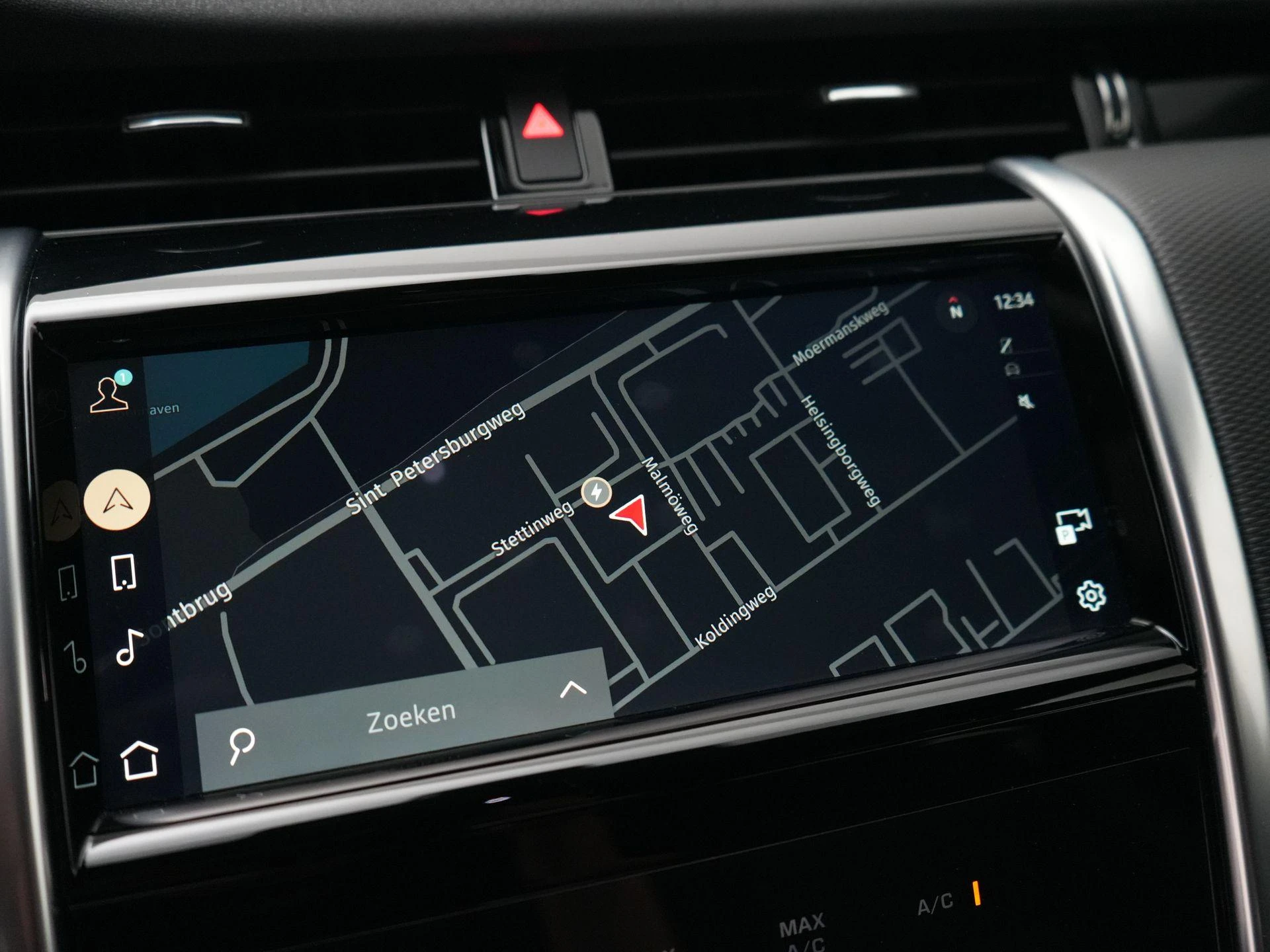 Land Rover-Discovery Sport-image-23