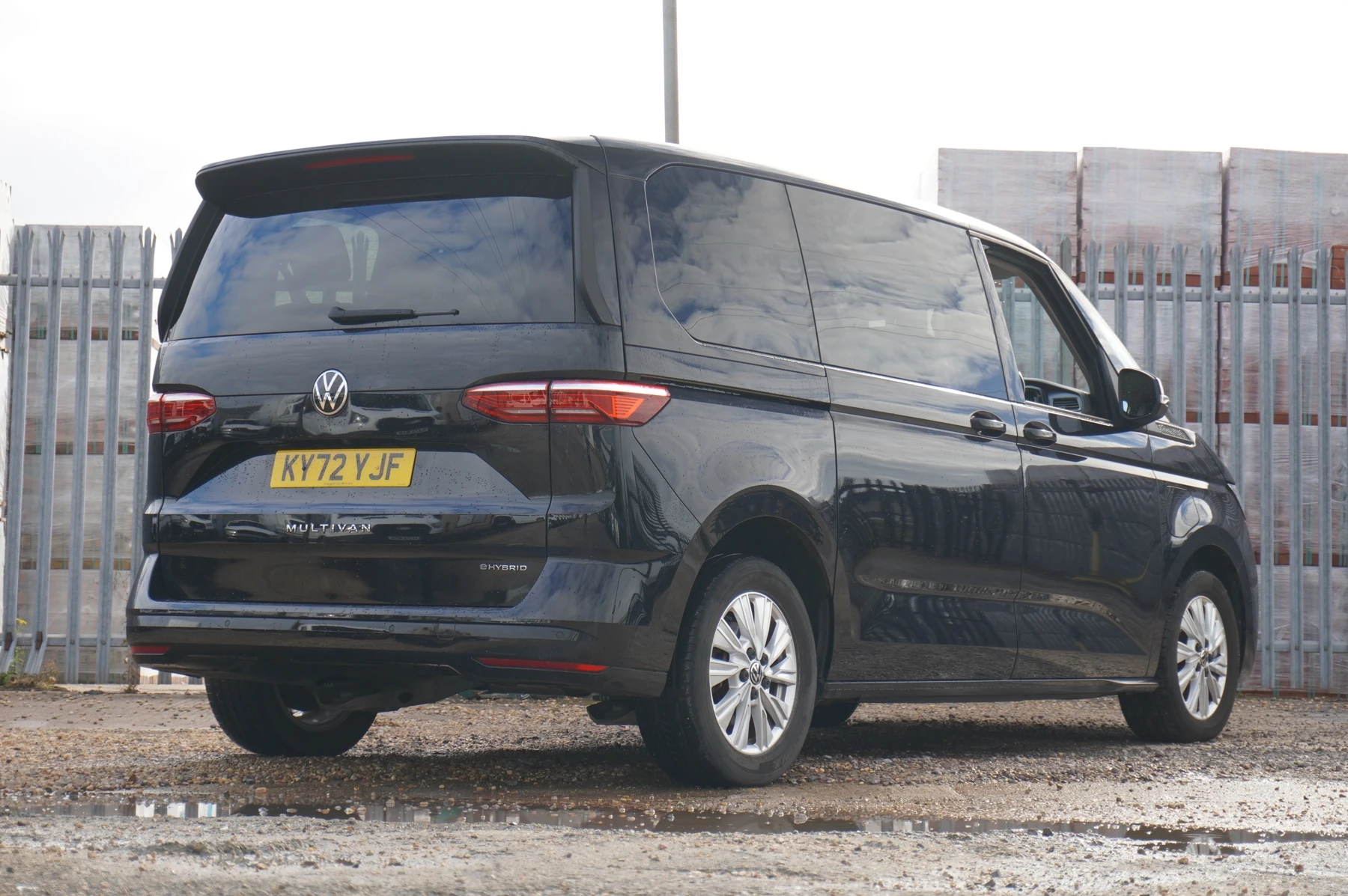 Volkswagen-Multivan-image-24