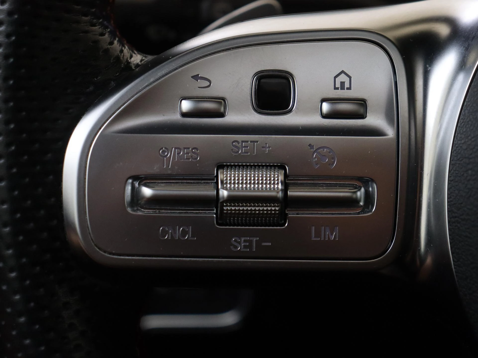 Mercedes-Benz-A-Klasse-image-11