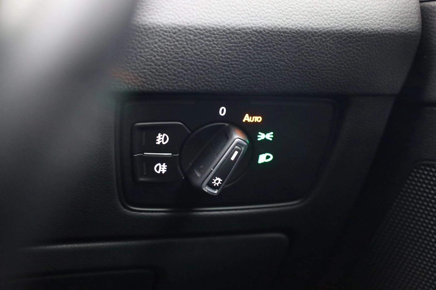 Volkswagen-Passat-image-31