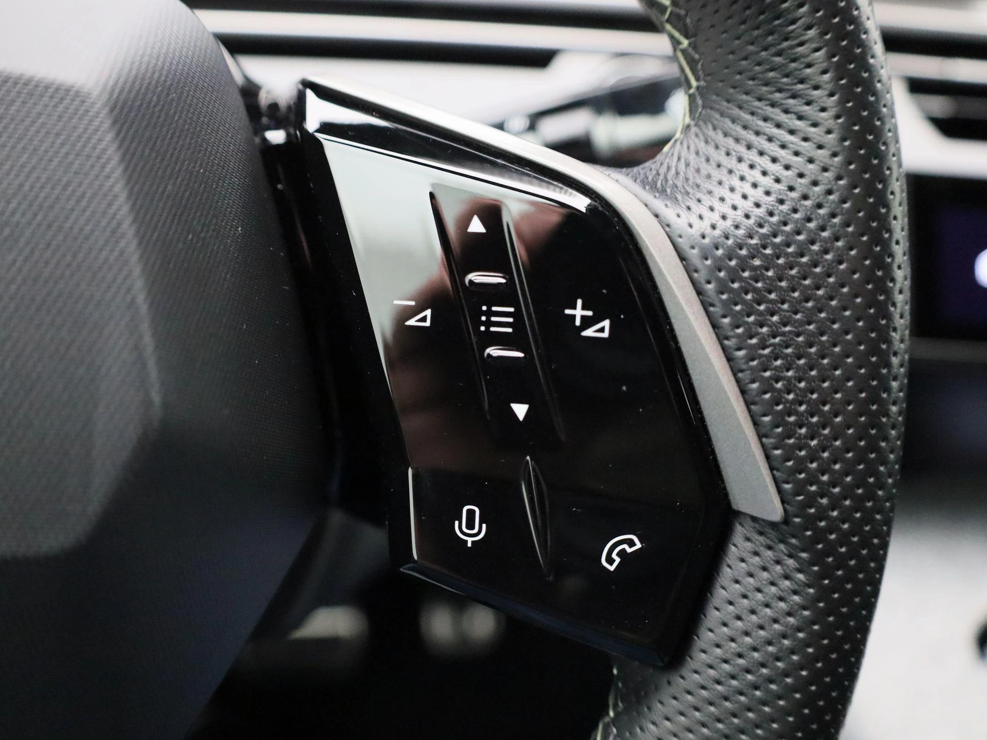 Peugeot 3008 1.2 HYBRID 145 e-DSC6 GT