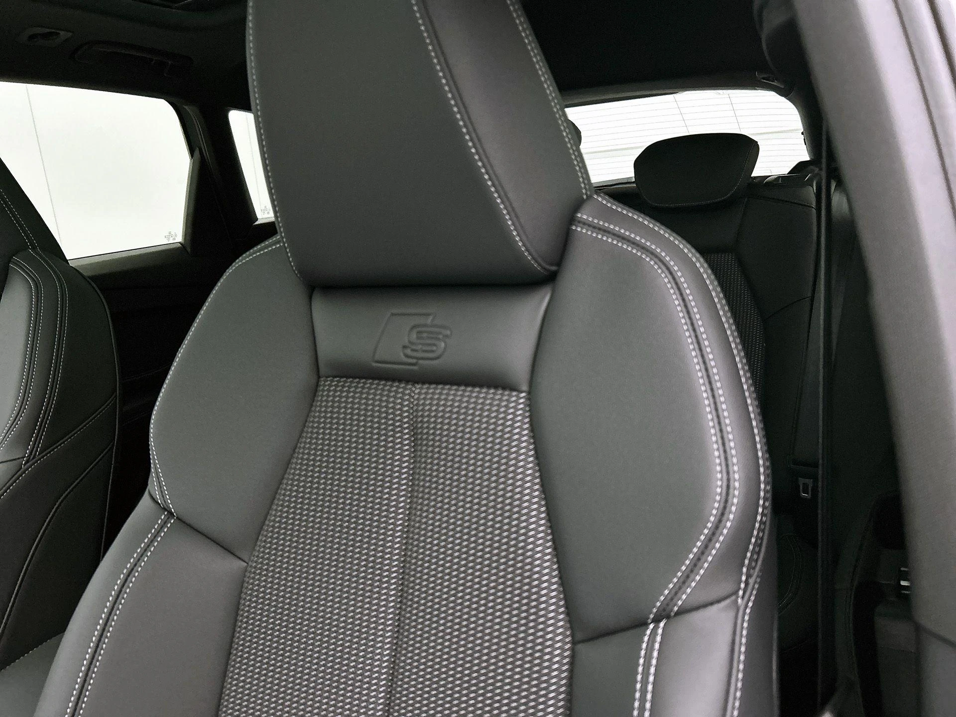 Audi-Q4 e-tron-image-10