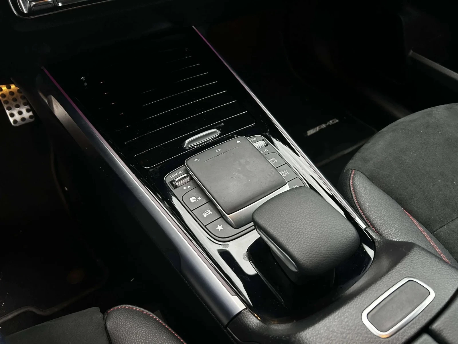 Mercedes-Benz-EQB-image-11