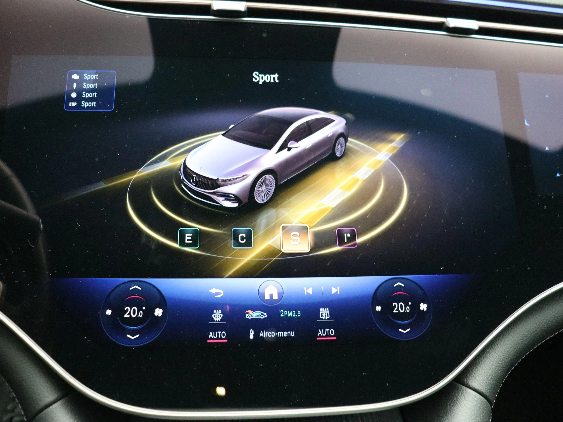 Mercedes-Benz-EQS-image-22