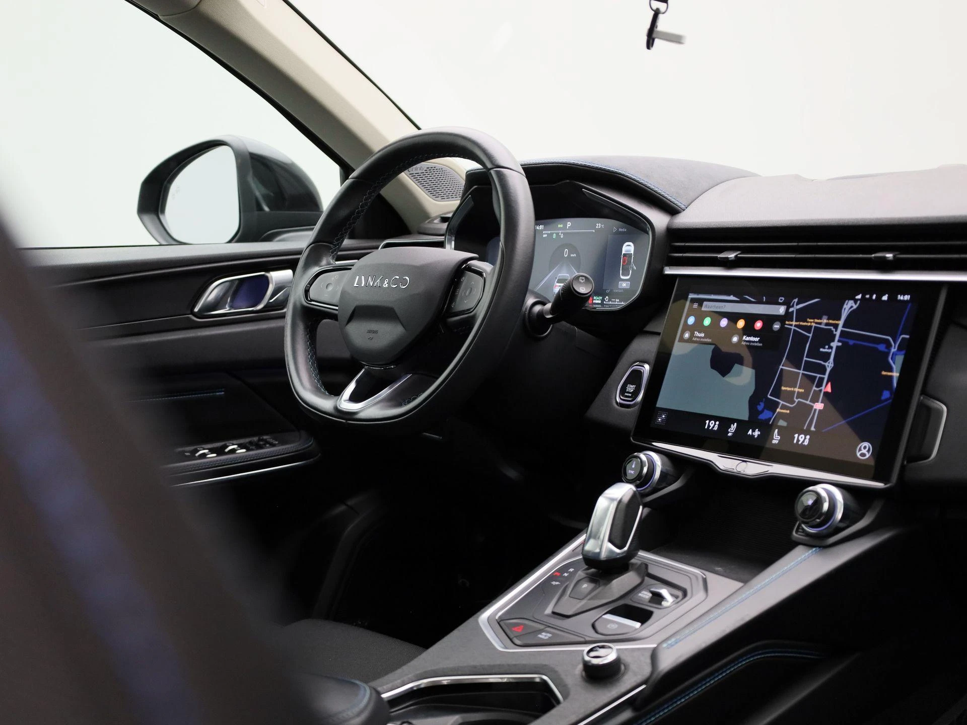 Lynk & Co-01-image-40