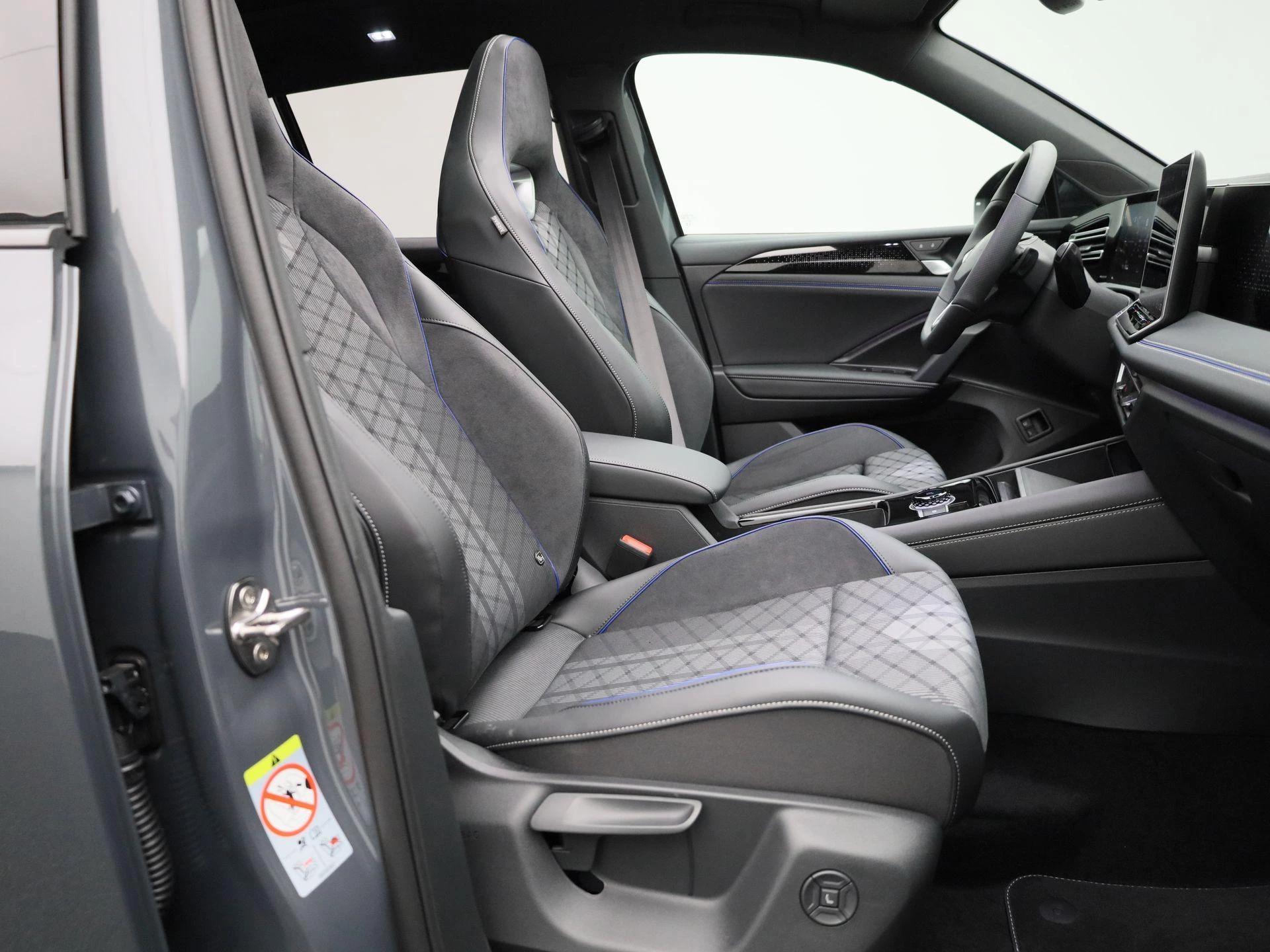 Volkswagen-Tiguan-image-35