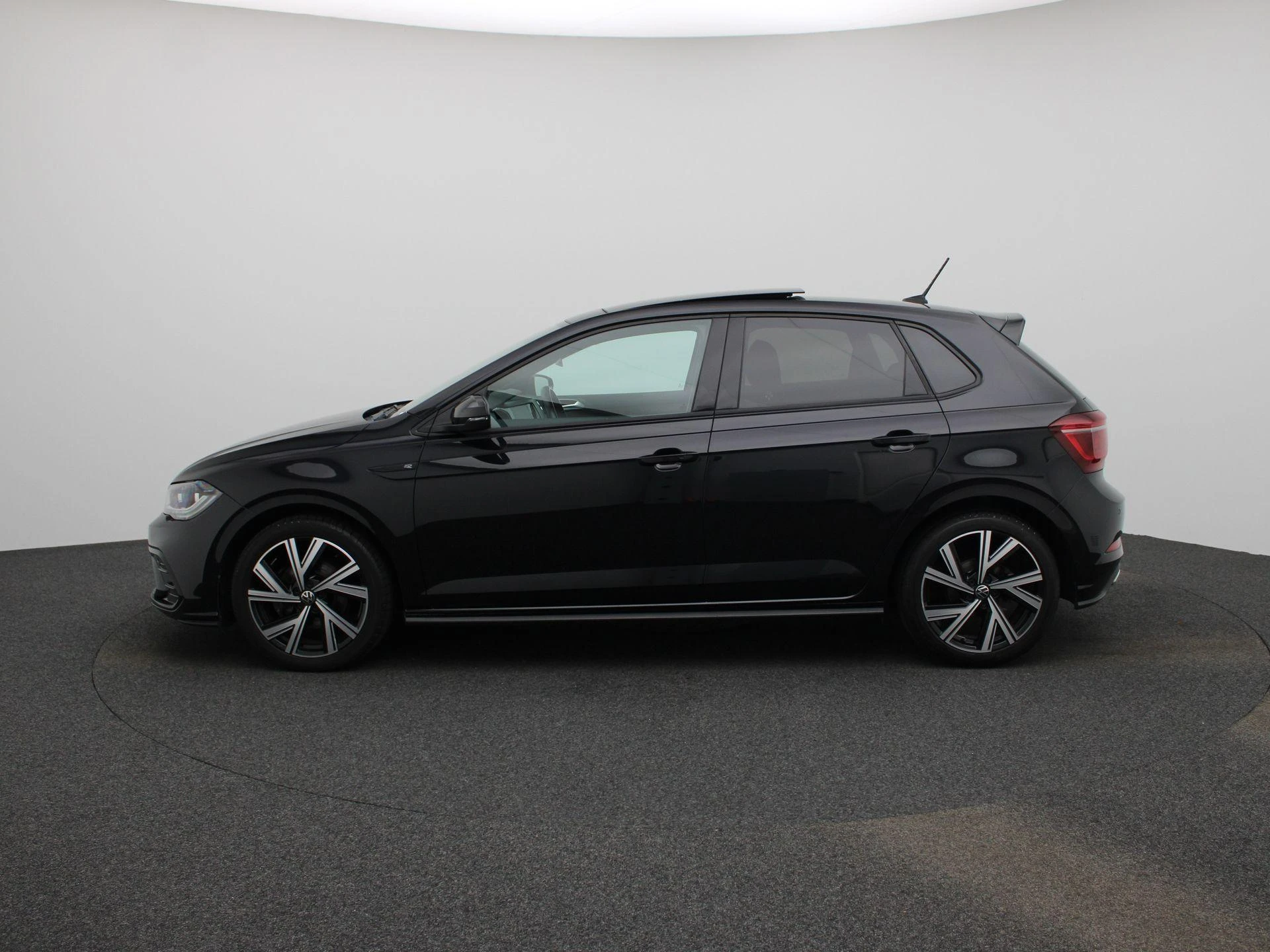 Volkswagen-Polo-image-3