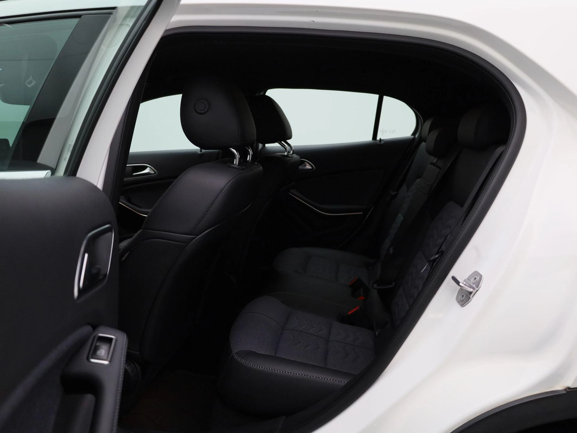 Mercedes-Benz GLA 180 Business Solution Limited