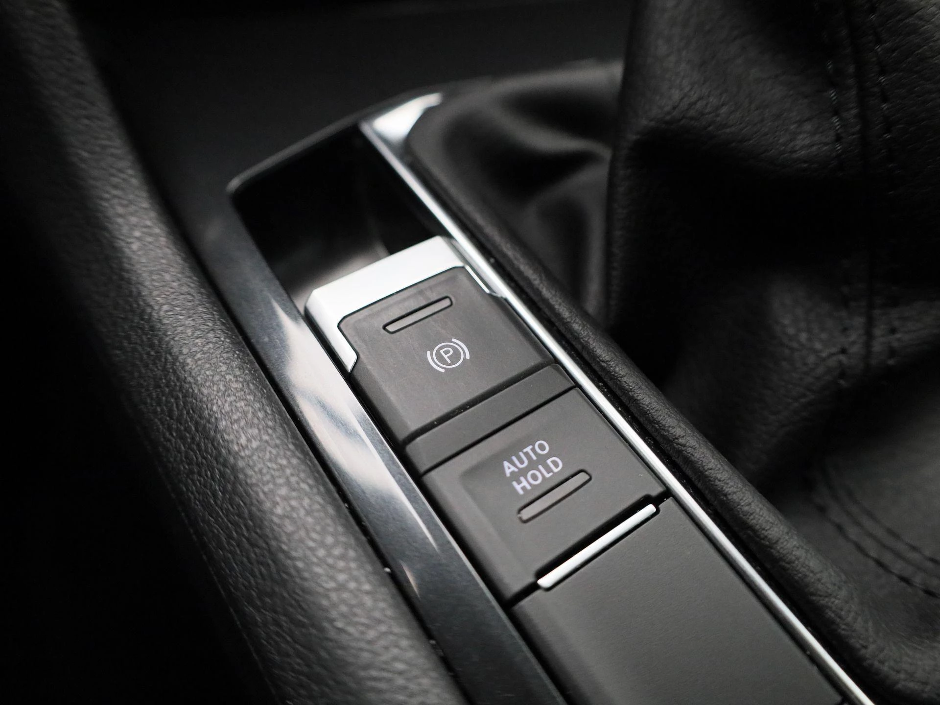 Volkswagen-Tiguan-image-28