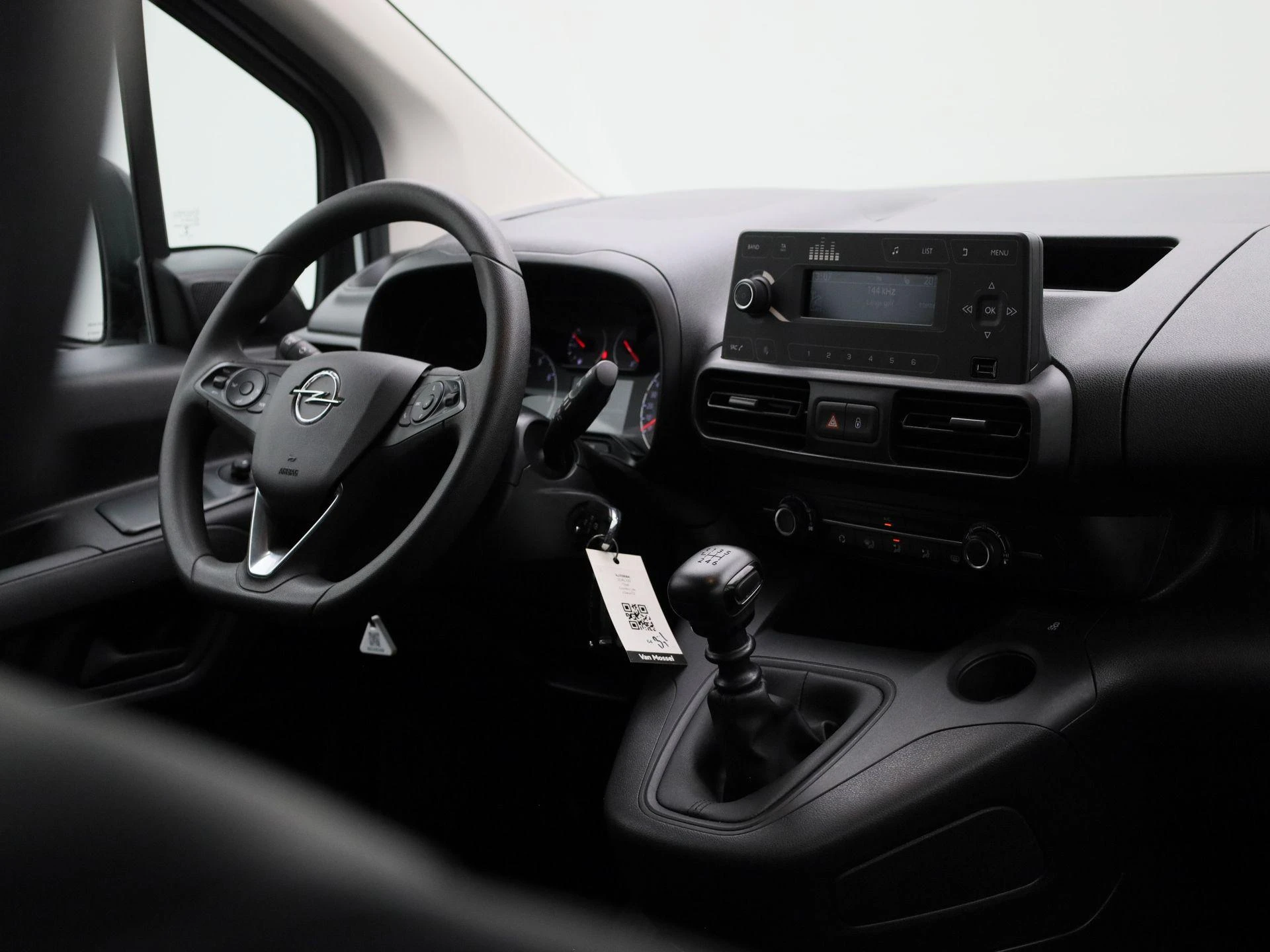 Opel-Combo Life-image-32