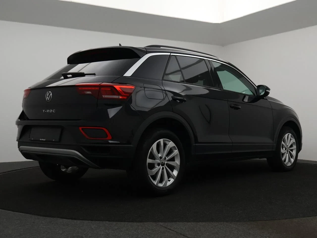 Volkswagen-T-Roc-image-1