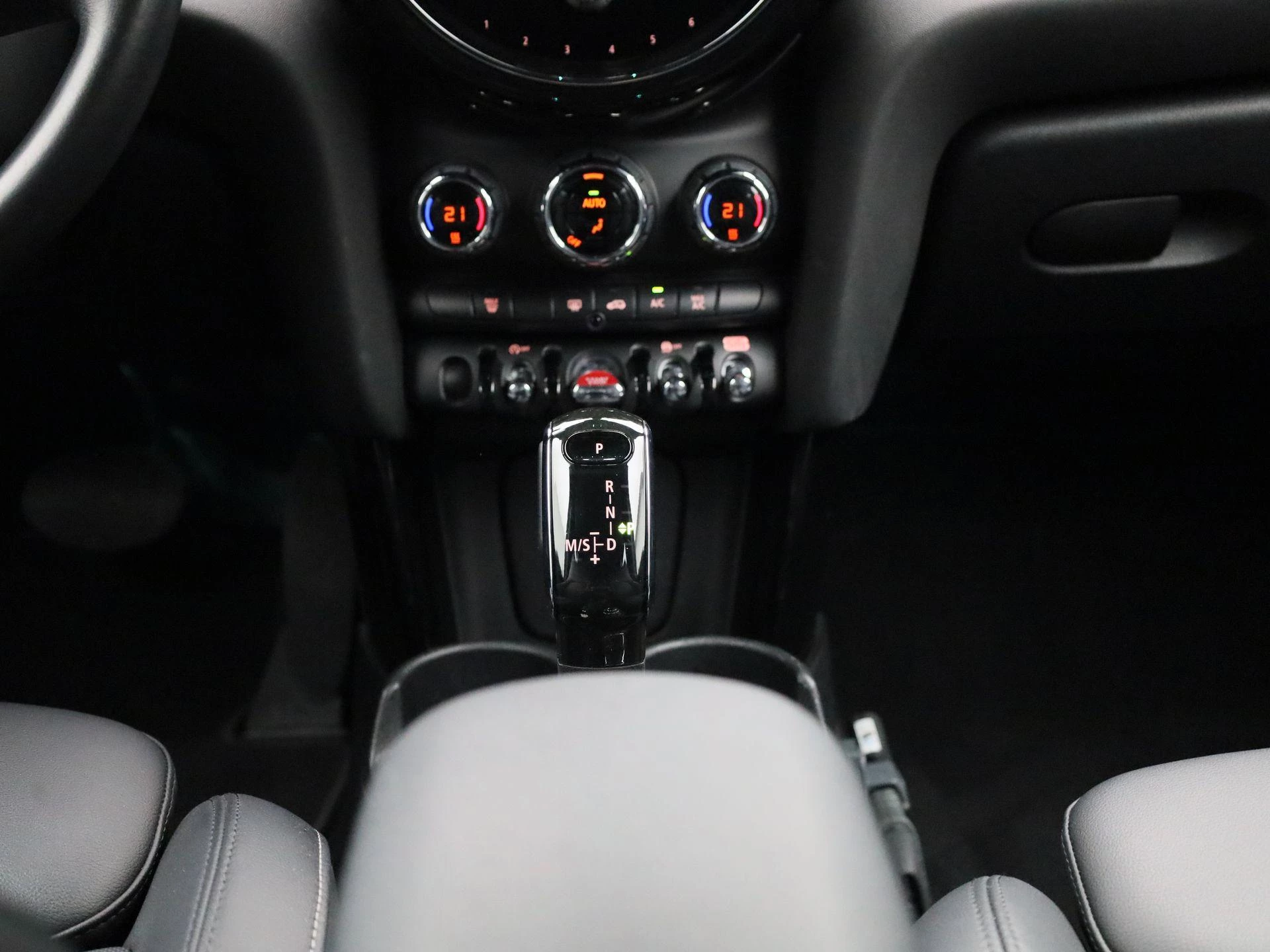 MINI-Cooper-image-9