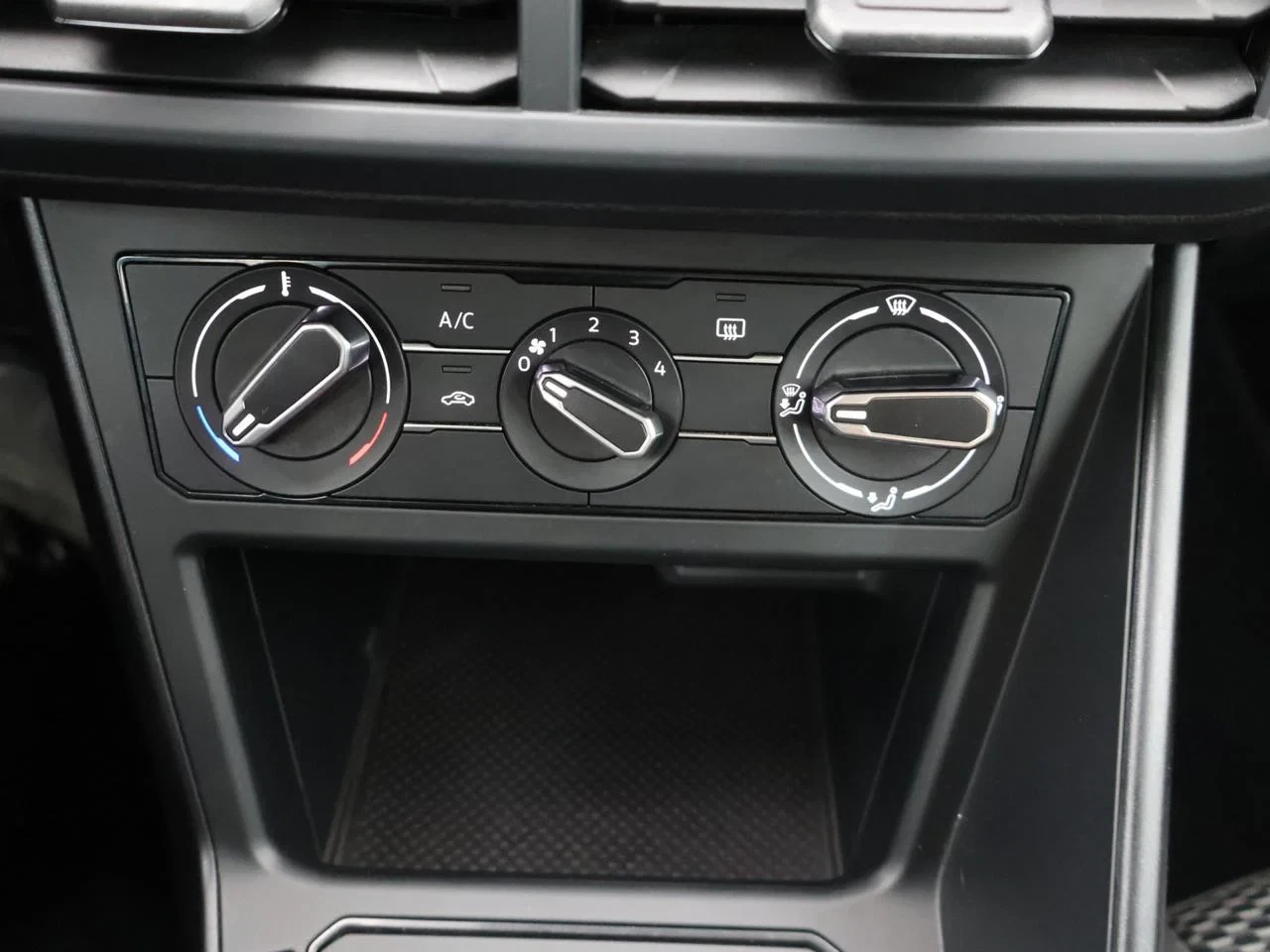 Volkswagen Polo Polo 1.0 MPI 80pk *APP CONNECT*BLTH*CRUISE*PDC*DIGITAL DASHBOARD*...