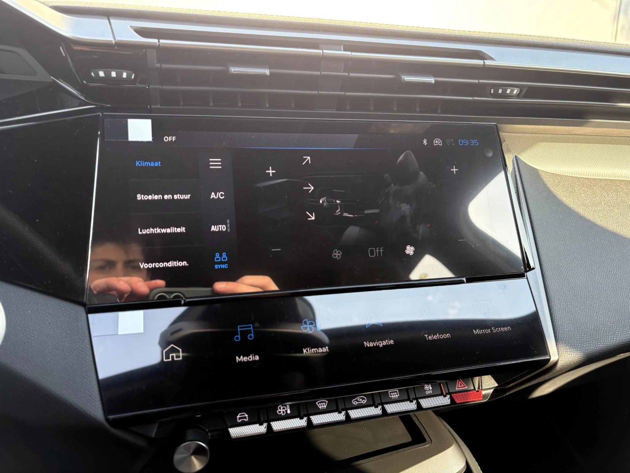 Peugeot-408-image-21