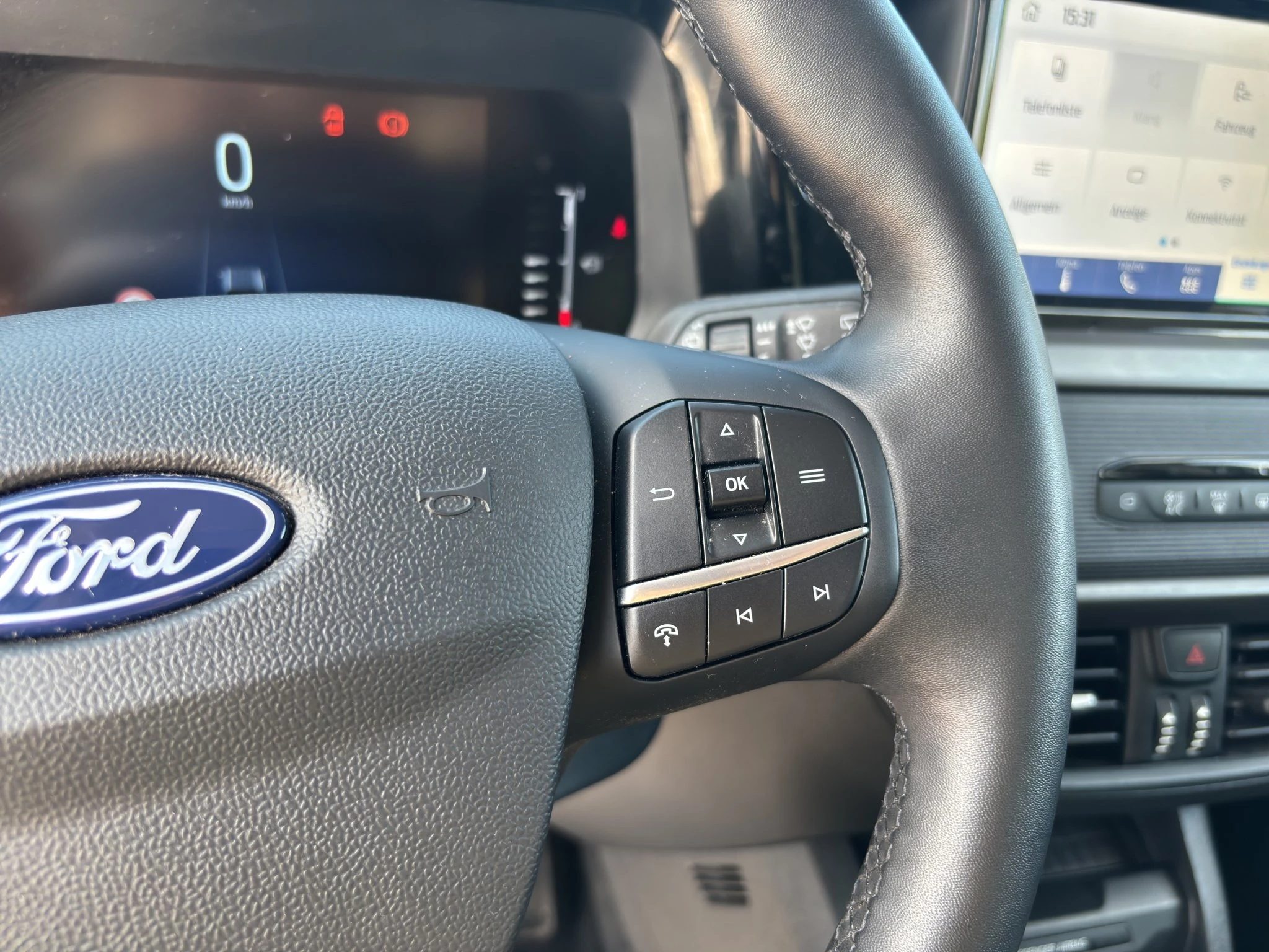 Ford Tourneo Courier 1.0 EcoBoost Titanium