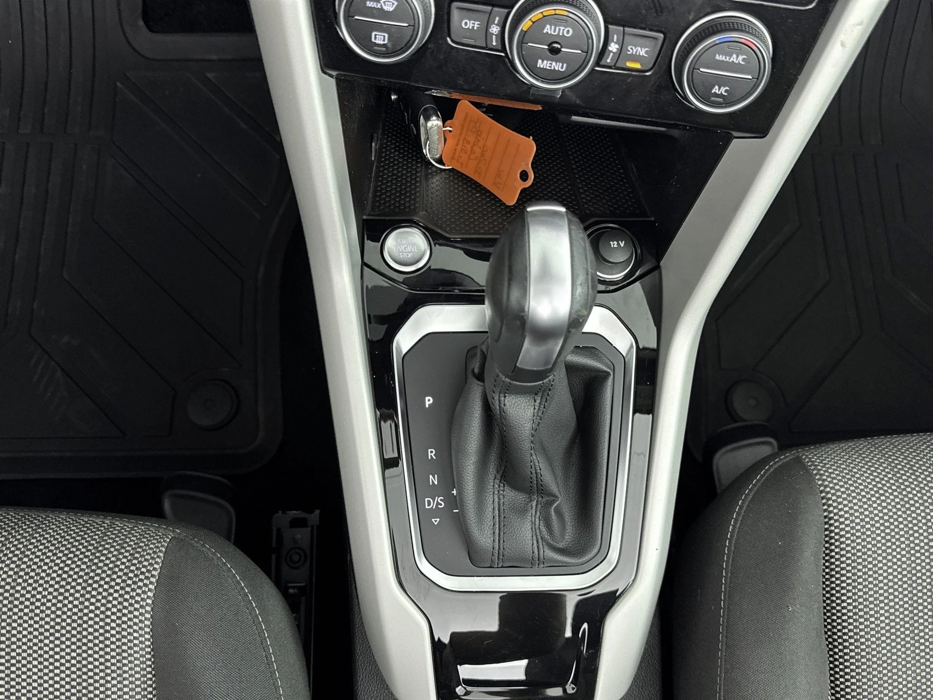 Volkswagen-T-Roc-image-22