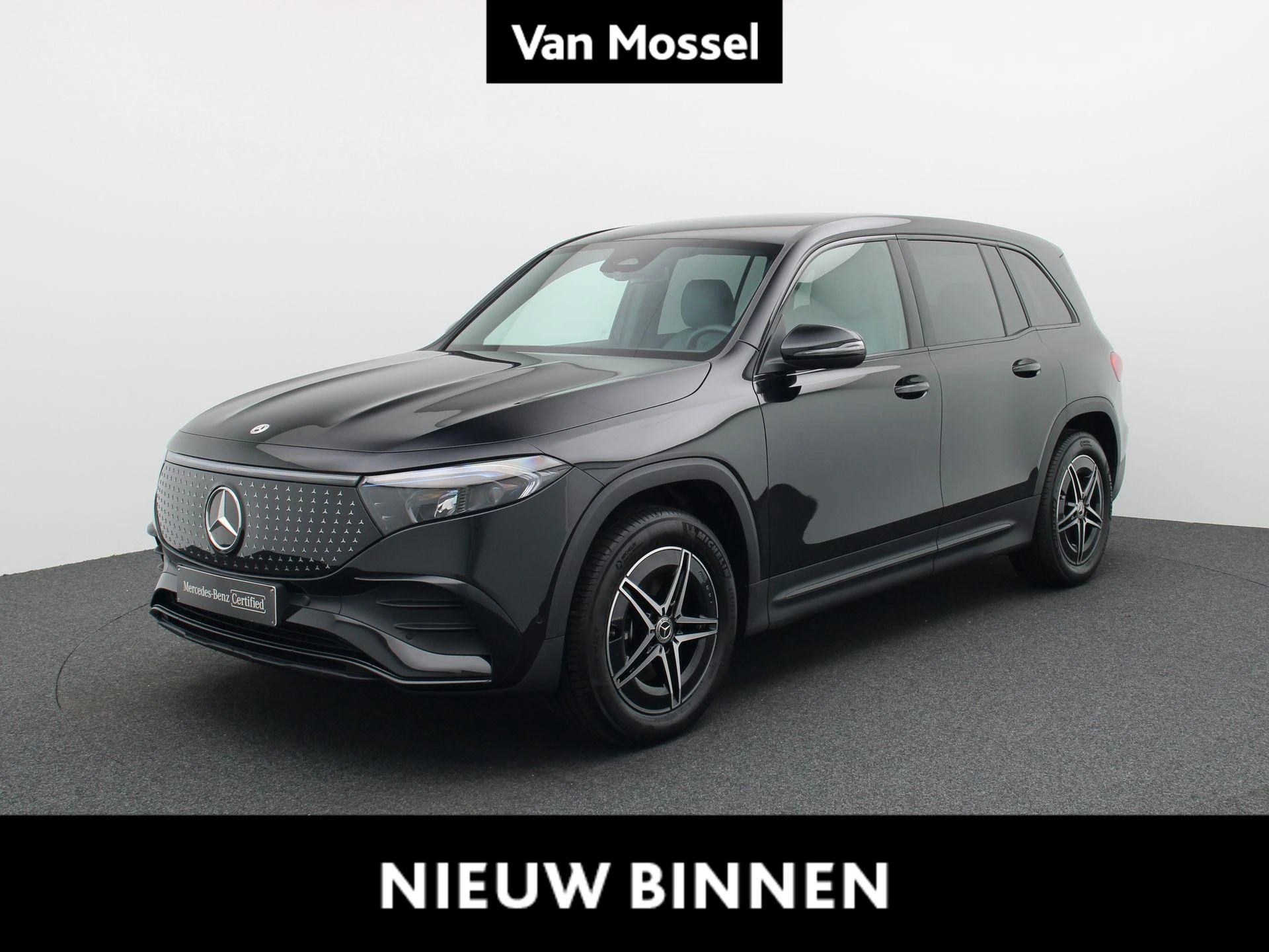 Mercedes-Benz-EQB-image-0