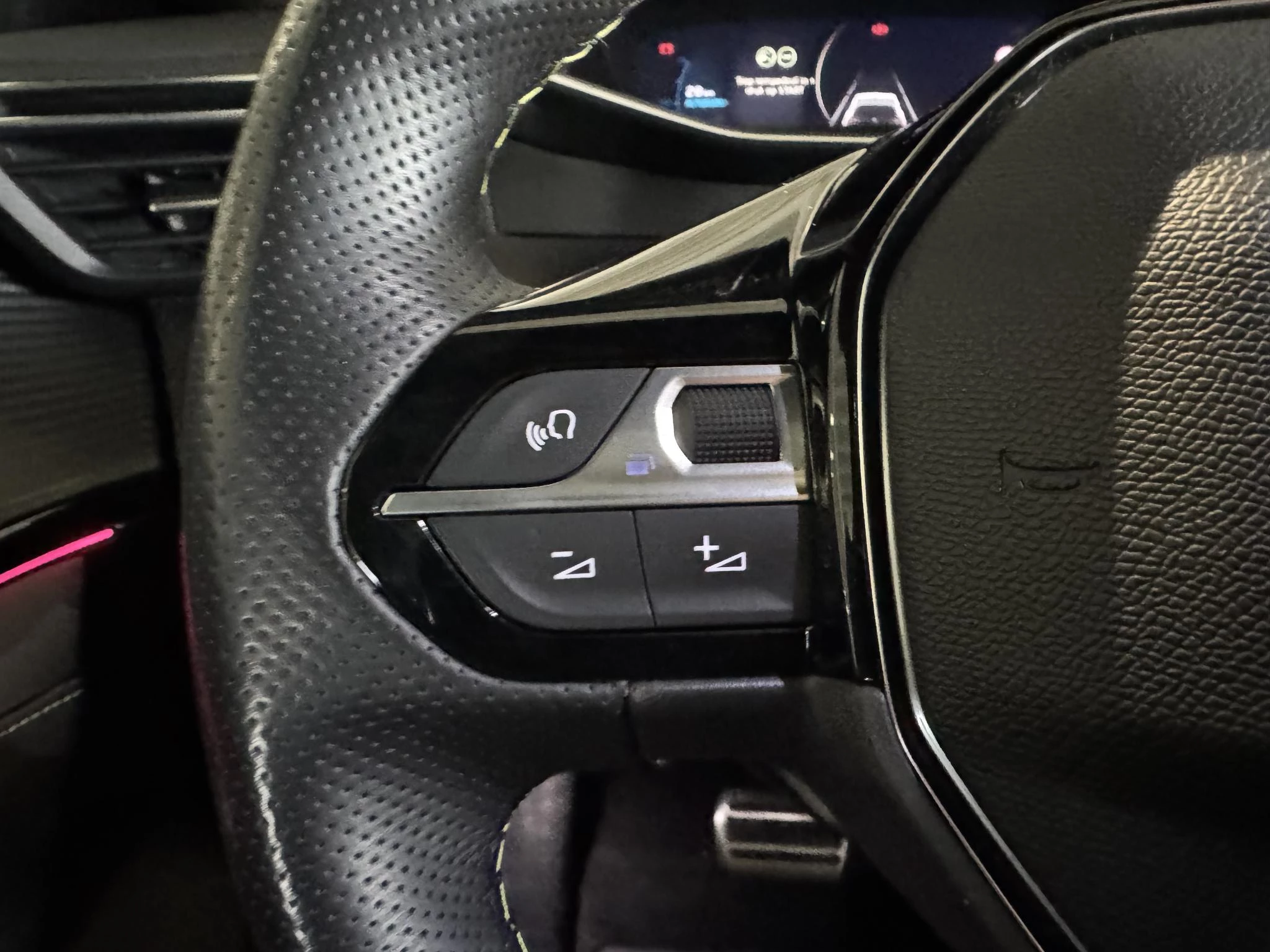 Peugeot-e-208-image-11